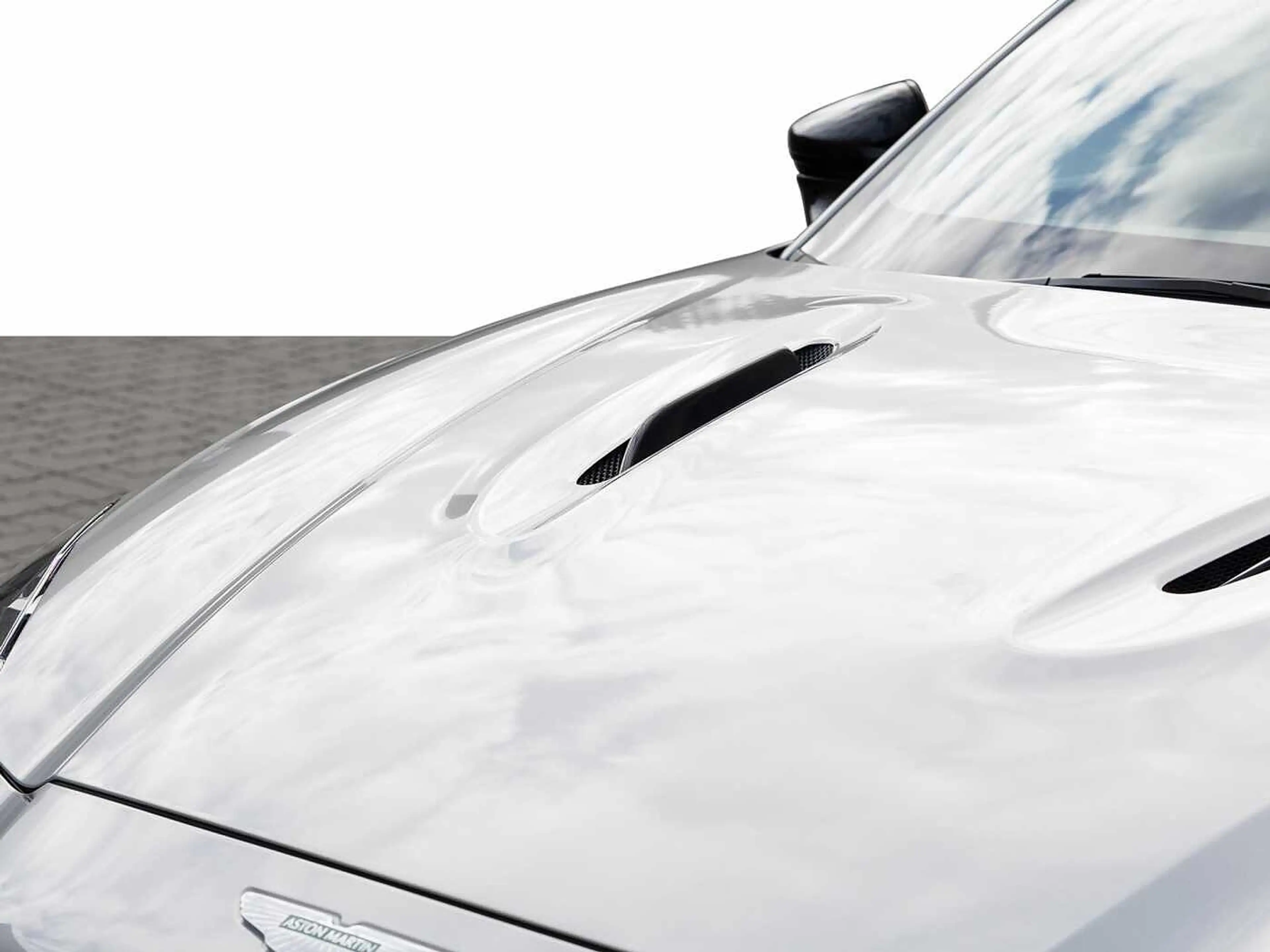 Aston Martin DBX 707 -Lightning Silver- — photo 9