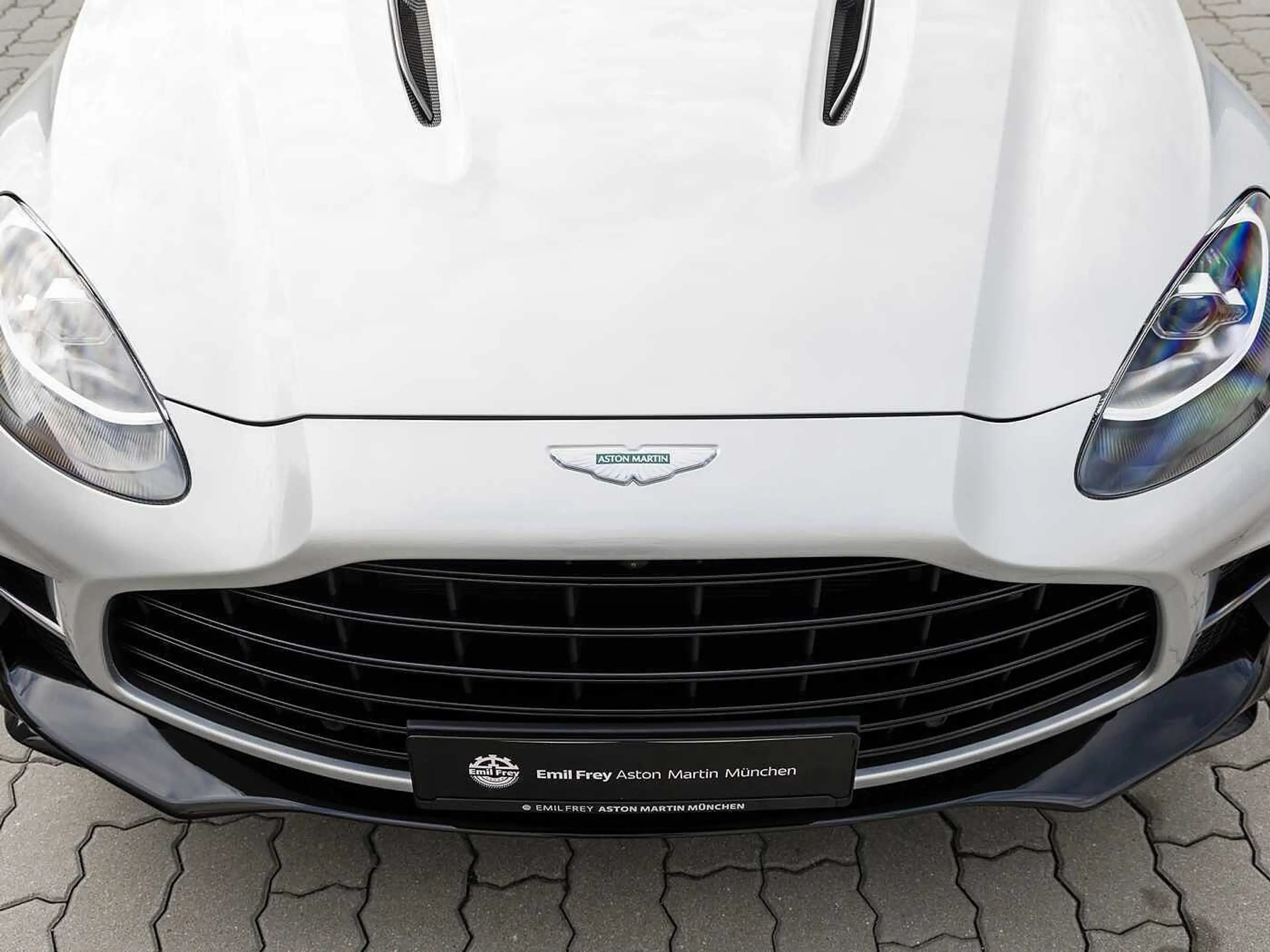 Aston Martin DBX 707 -Lightning Silver- — photo 14