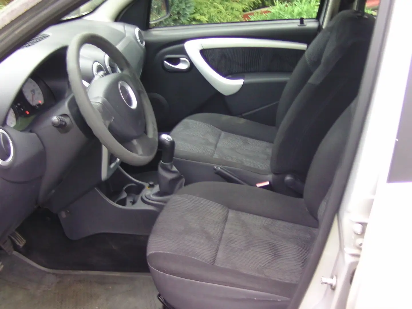 Dacia Sandero 1.6 MPI Laureate,Klima, Zahnriemen neu, Stereo Zilver - 2
