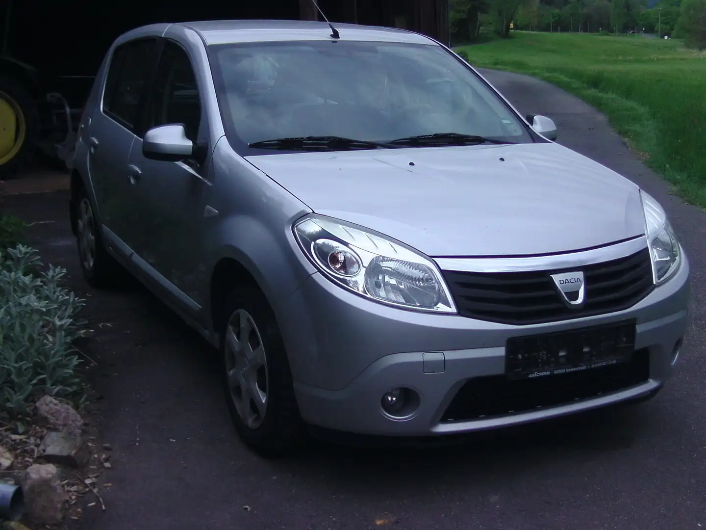 Dacia Sandero 1.6 MPI Laureate,Klima, Zahnriemen neu, Stereo Zilver - 1