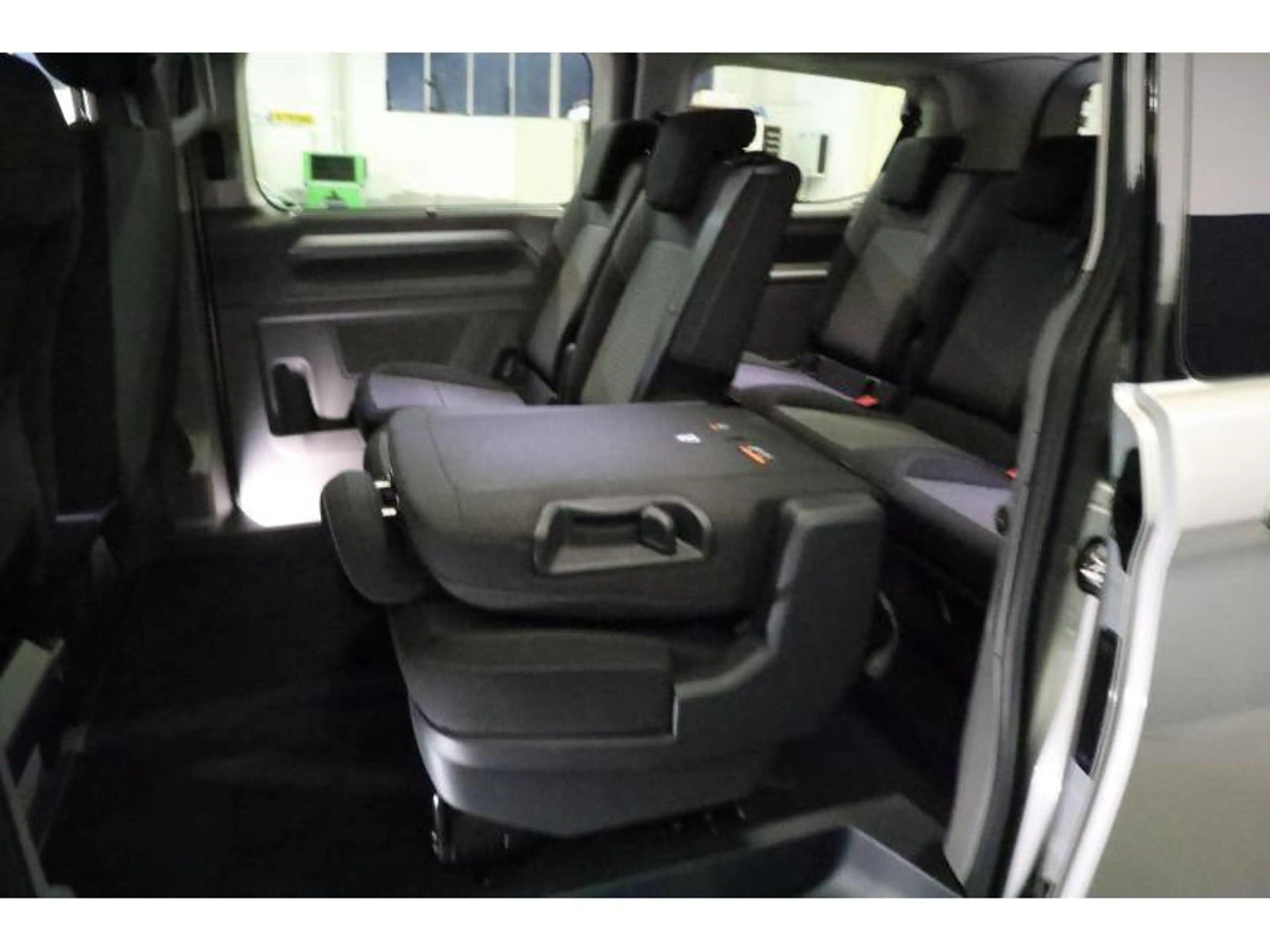 Volkswagen T7 Caravelle Style Court 9P — photo 12