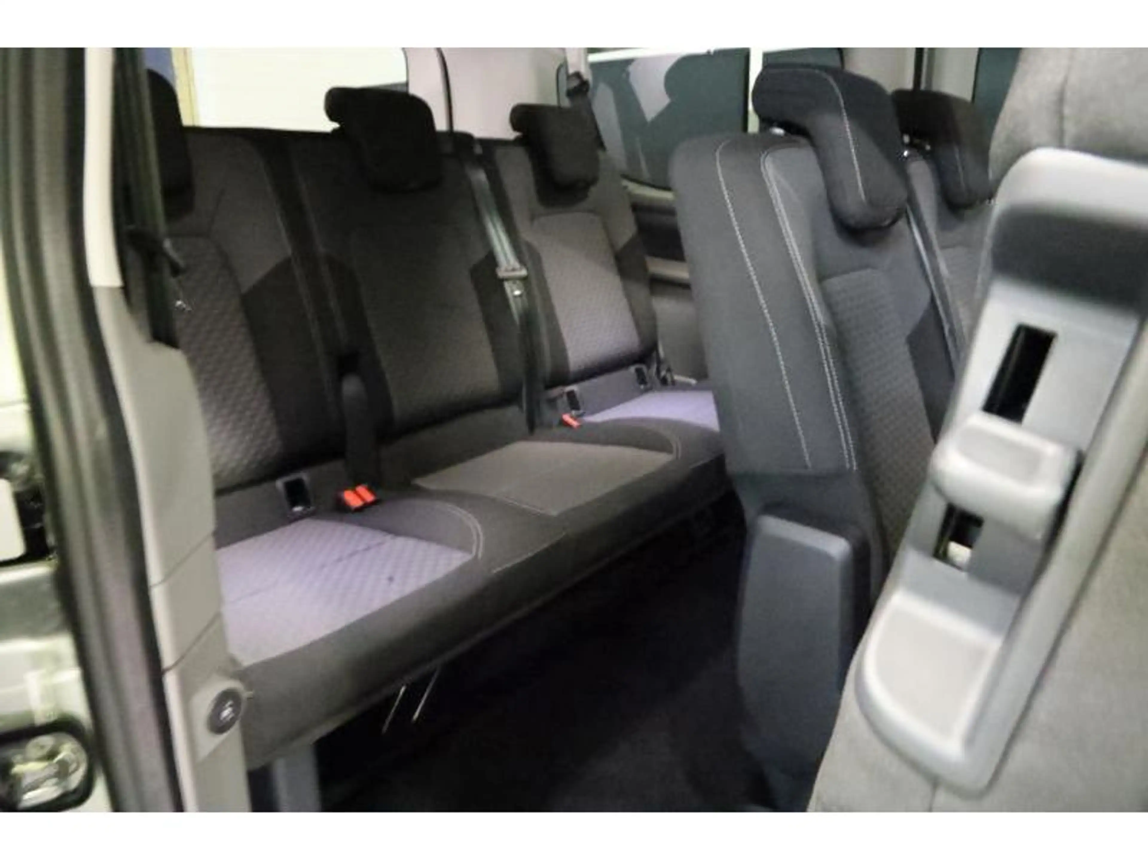Volkswagen T7 Caravelle Style Court 9P — photo 6