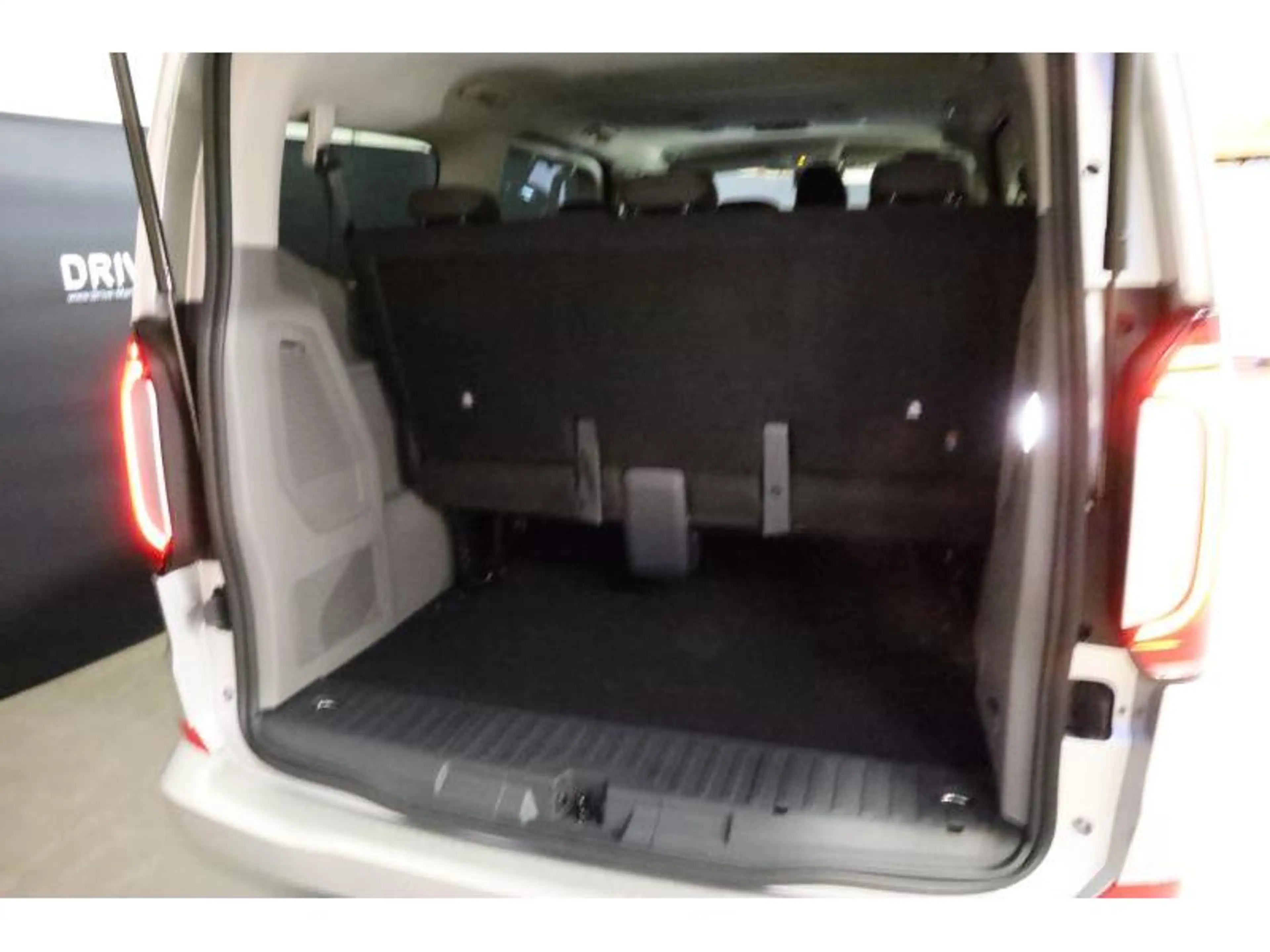 Volkswagen T7 Caravelle Style Court 9P — photo 8
