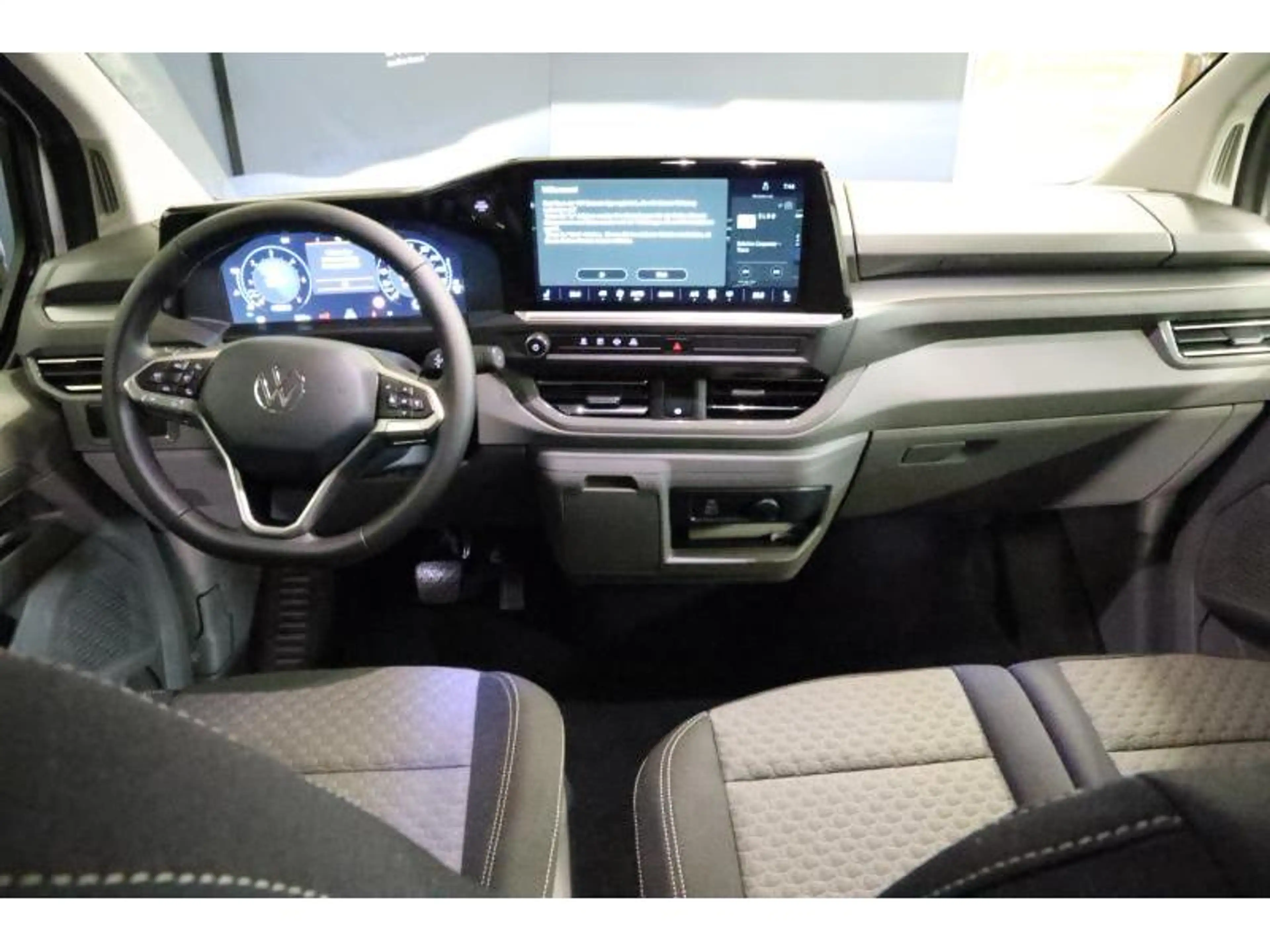 Volkswagen T7 Caravelle Style Court 9P — photo 9