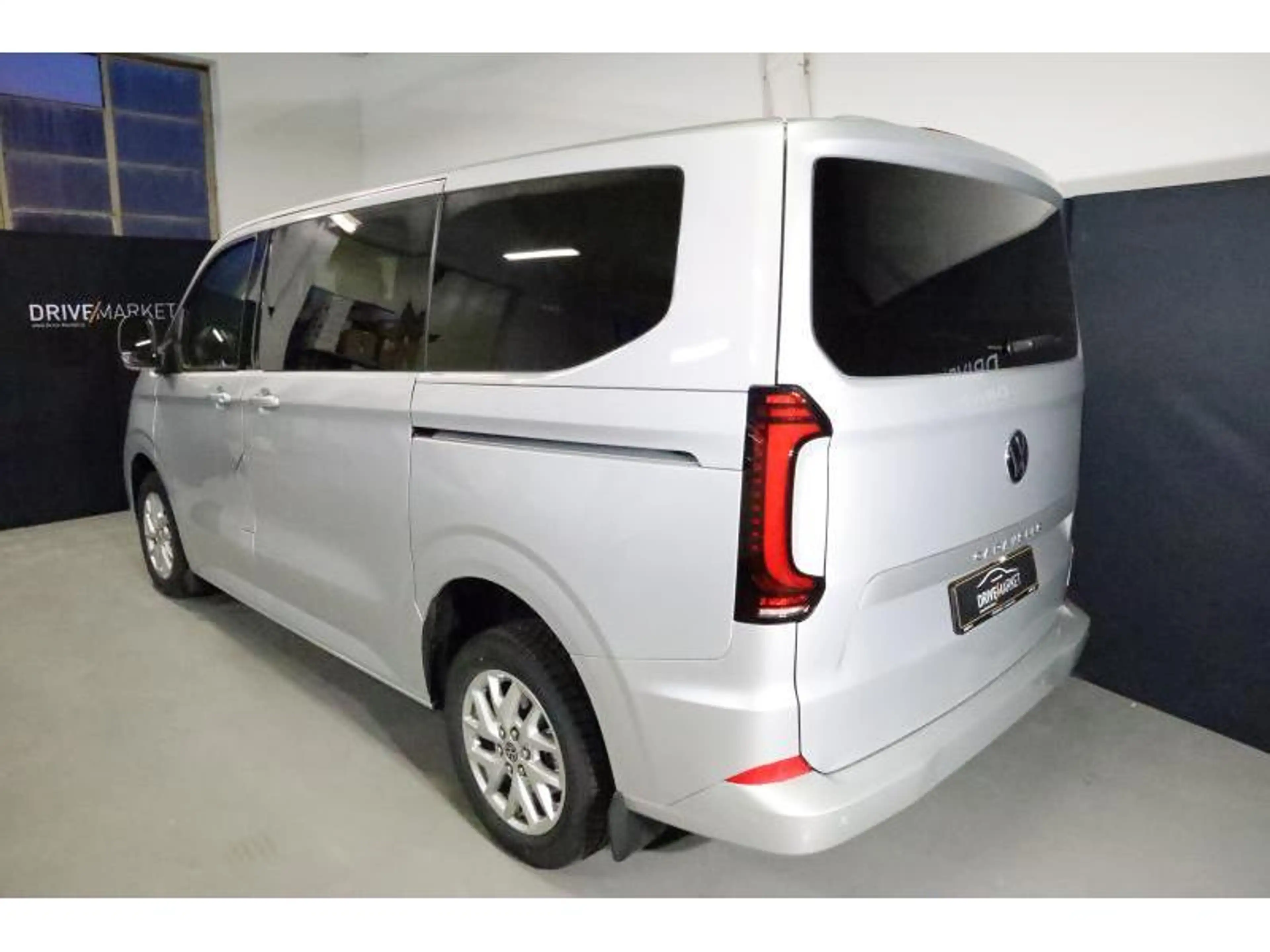 Volkswagen T7 Caravelle Style Court 9P — photo 3