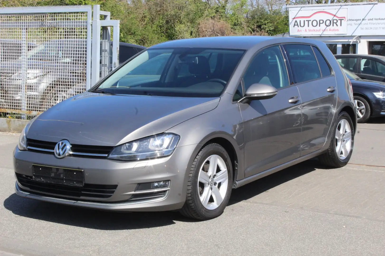 Volkswagen Golf VII Lim. Highline BMT Grau - 1