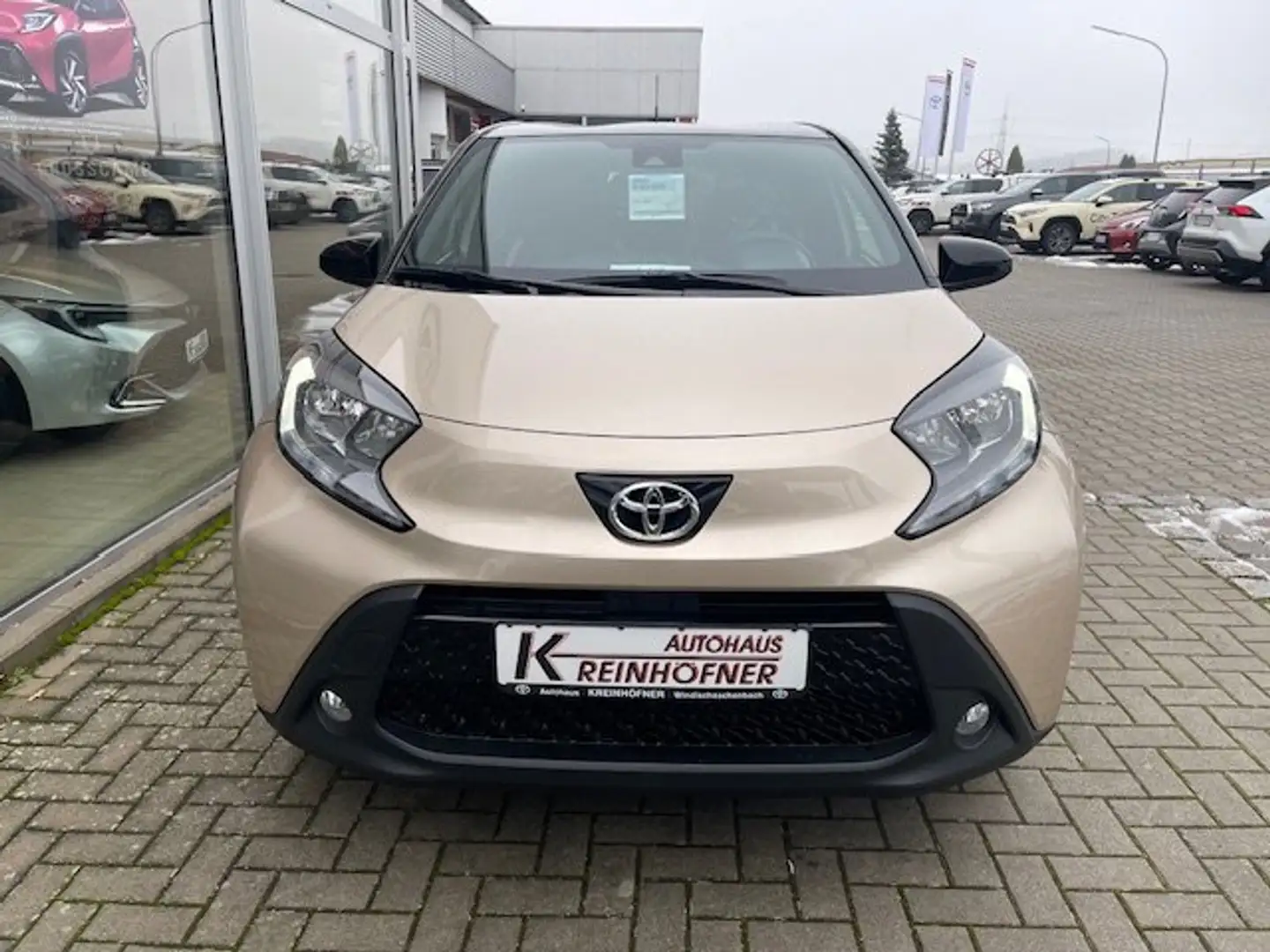 Toyota Aygo X S-CVT Teamplayer Beige - 2