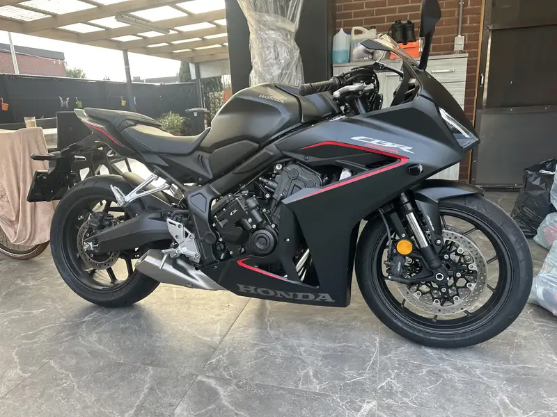Honda CBR 650 - foto 2