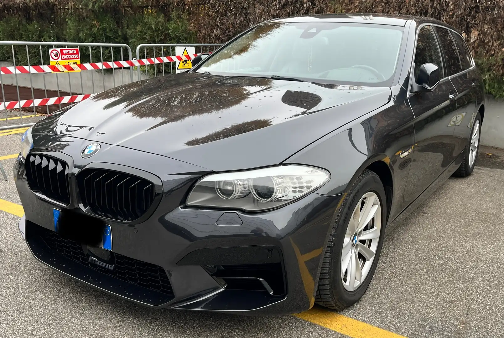 BMW 525 Serie 5 F11 Touring 525d  xdrive Business auto Nero - 2