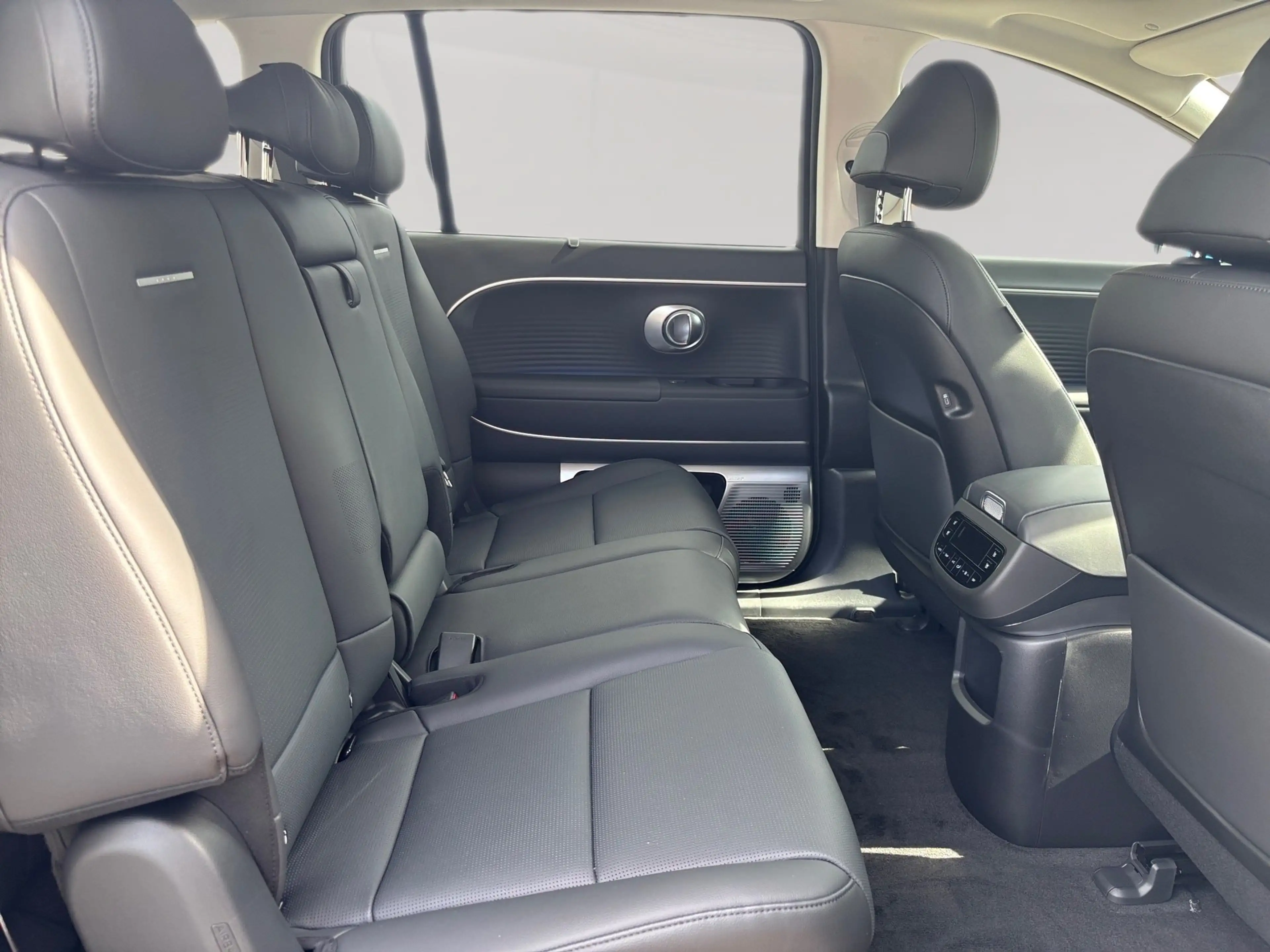 Hyundai IONIQ 9 110kWh CENTRIQ 7-Sitzer 4WD Panoramadach — photo 13