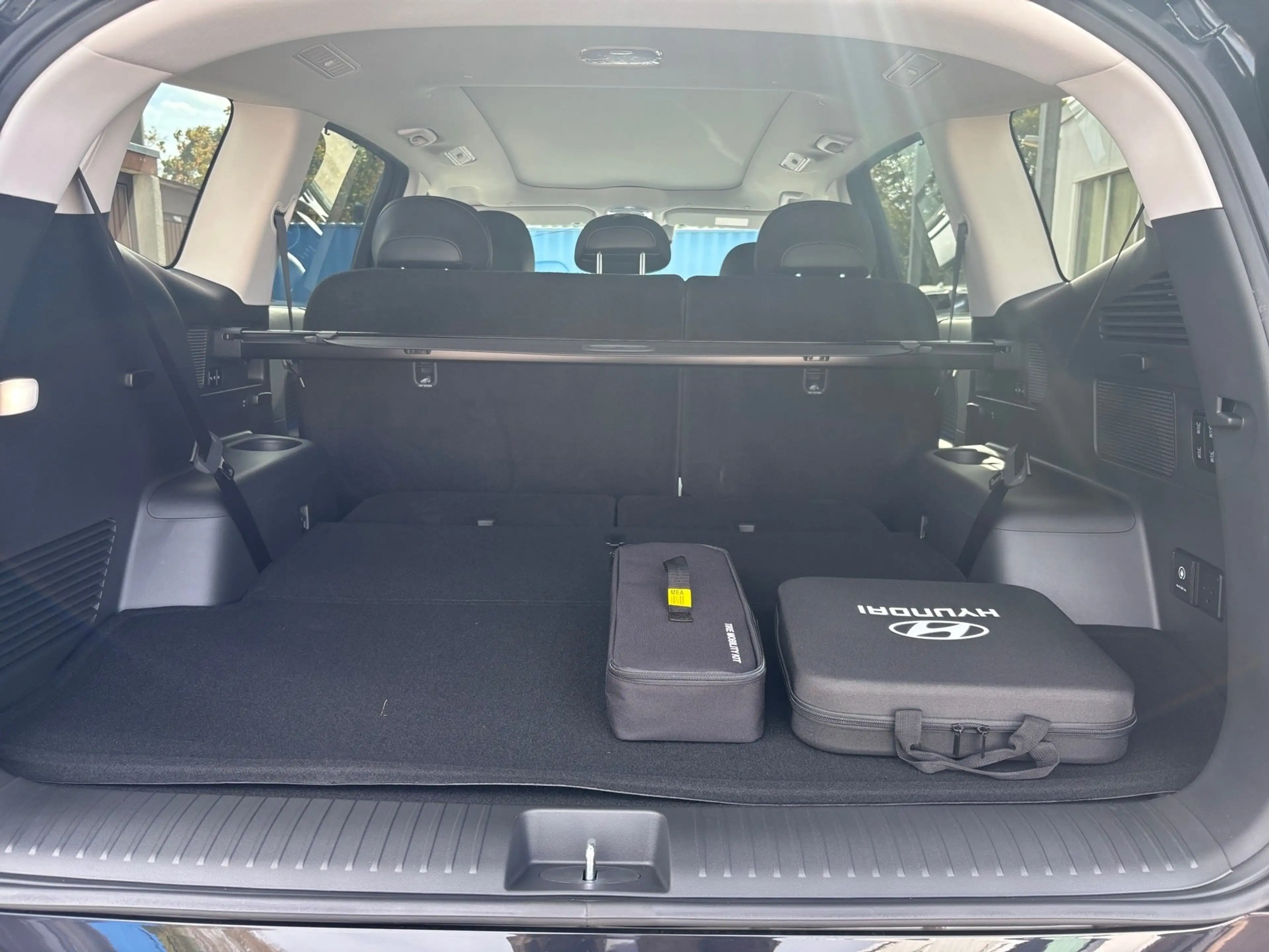 Hyundai IONIQ 9 110kWh CENTRIQ 7-Sitzer 4WD Panoramadach — photo 12