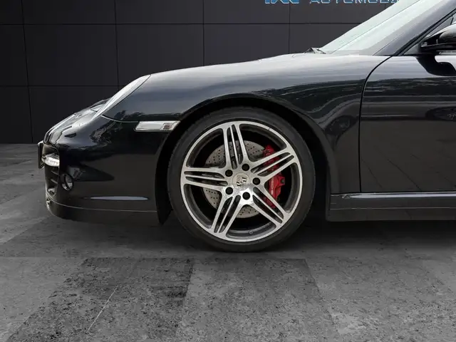 Porsche 911 view 9