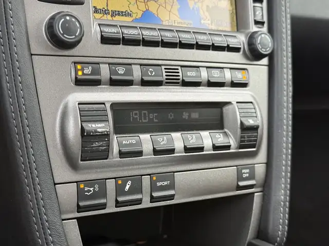 Porsche 911 view 28