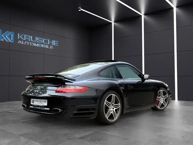 Porsche 911 view 5