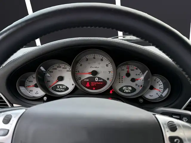 Porsche 911 view 26