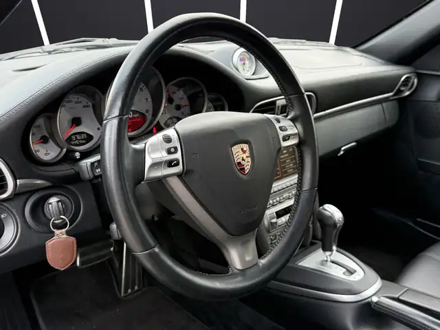 Porsche 911 view 23