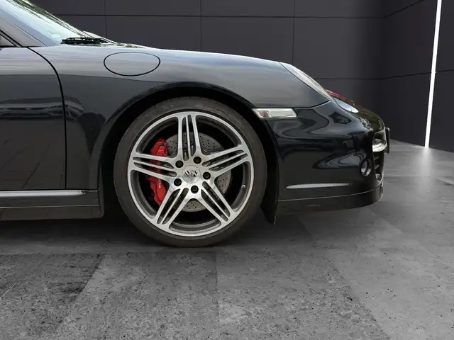 Porsche 911 view 12