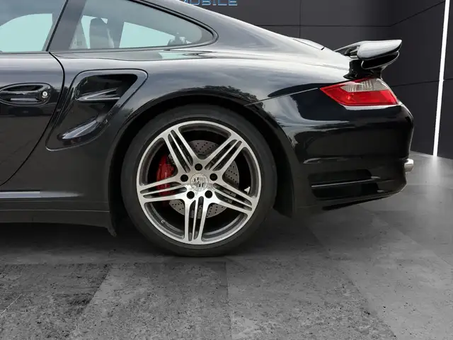 Porsche 911 view 10