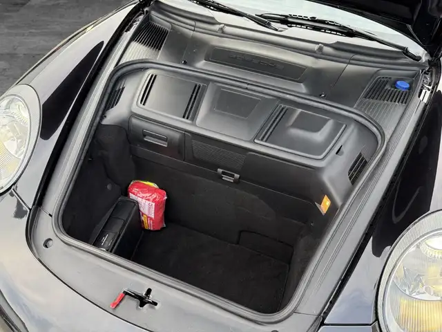 Porsche 911 view 14