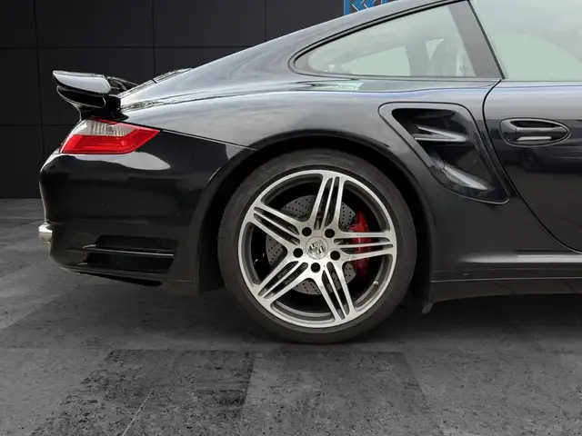Porsche 911 view 11