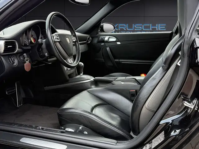Porsche 911 view 20