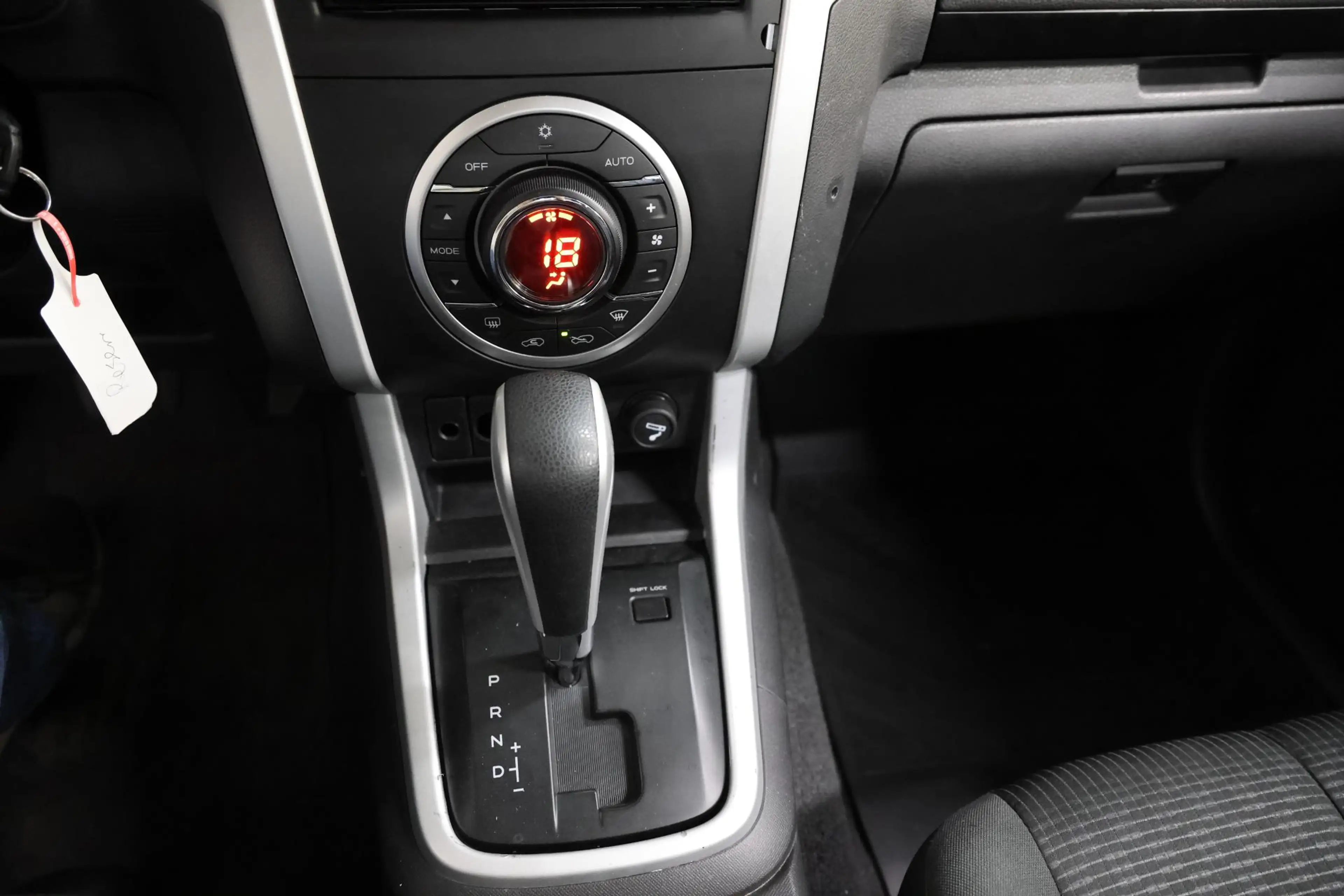 Isuzu D-Max 1.9 Extended Cab 3500KG TREKHAAK EURO 6 — photo 9