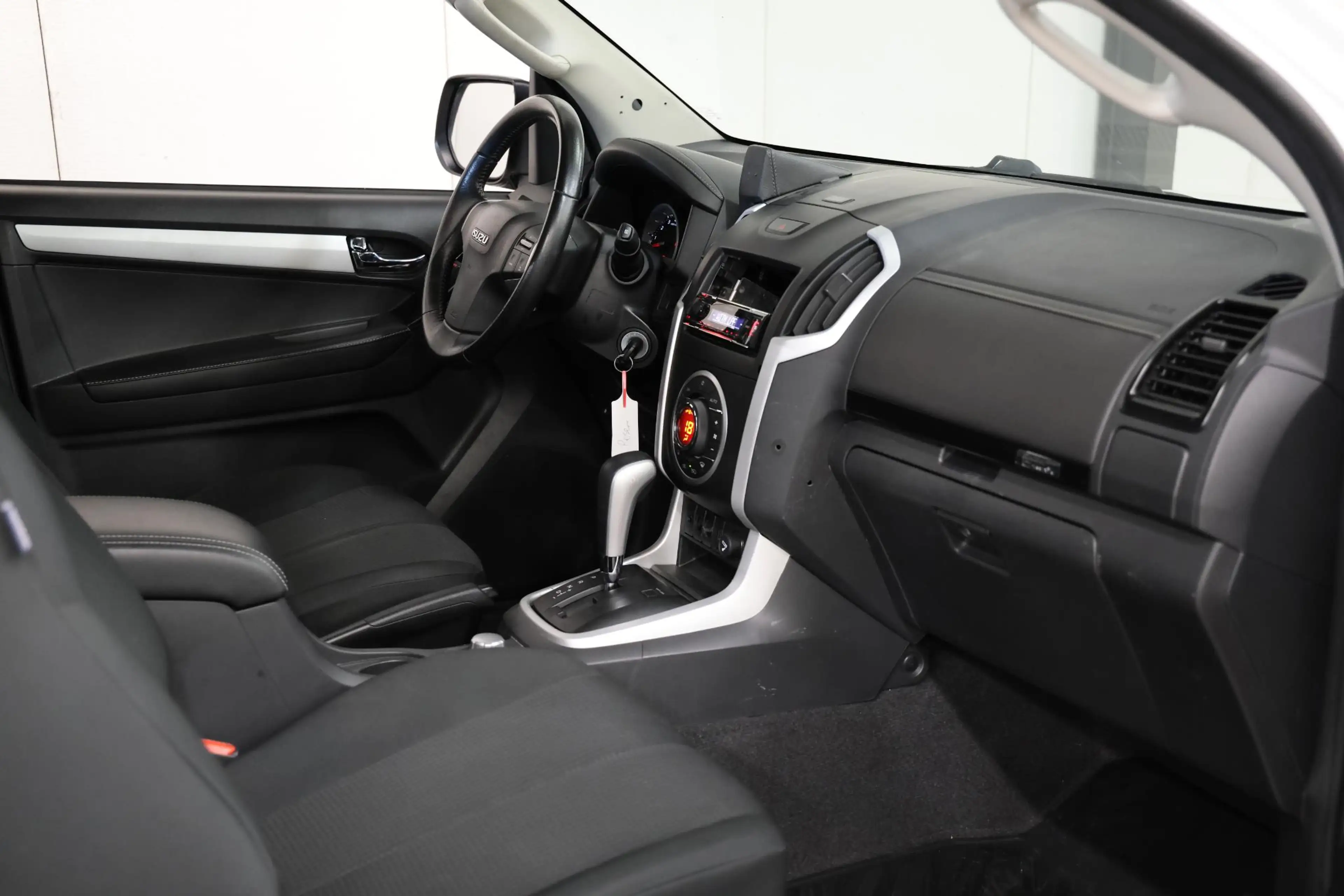 Isuzu D-Max 1.9 Extended Cab 3500KG TREKHAAK EURO 6 — photo 6