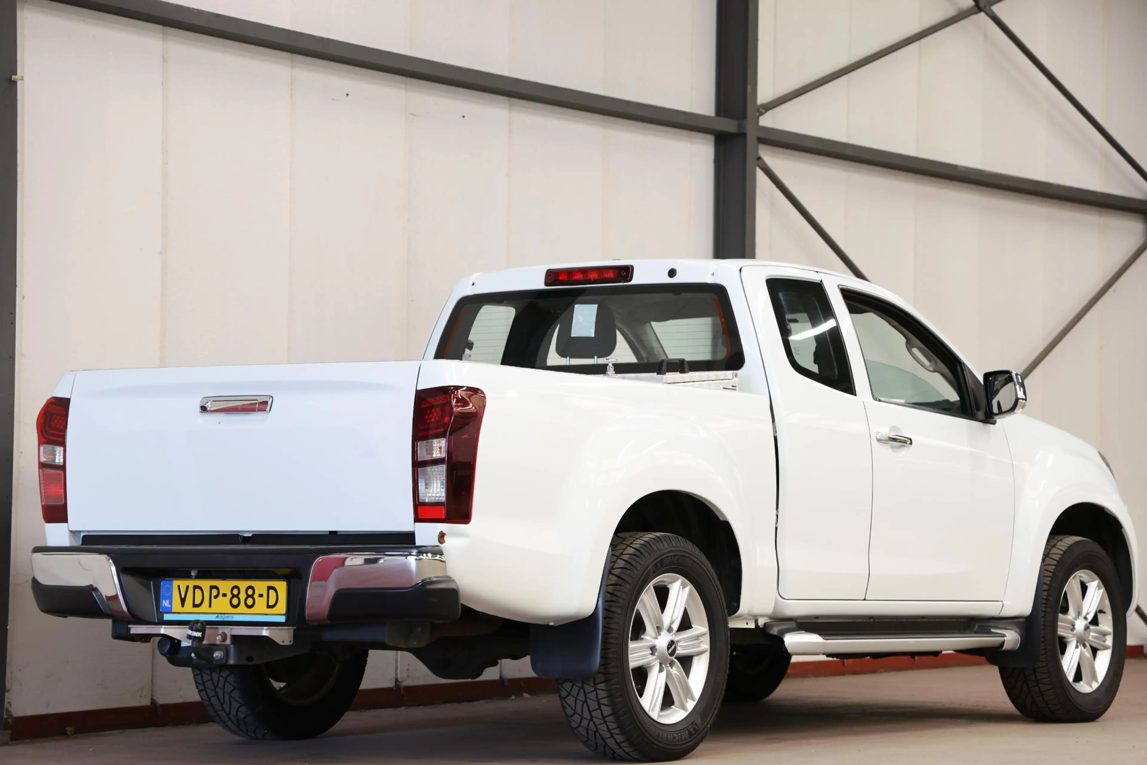 Isuzu D-Max 1.9 Extended Cab 3500KG TREKHAAK EURO 6 — photo 2