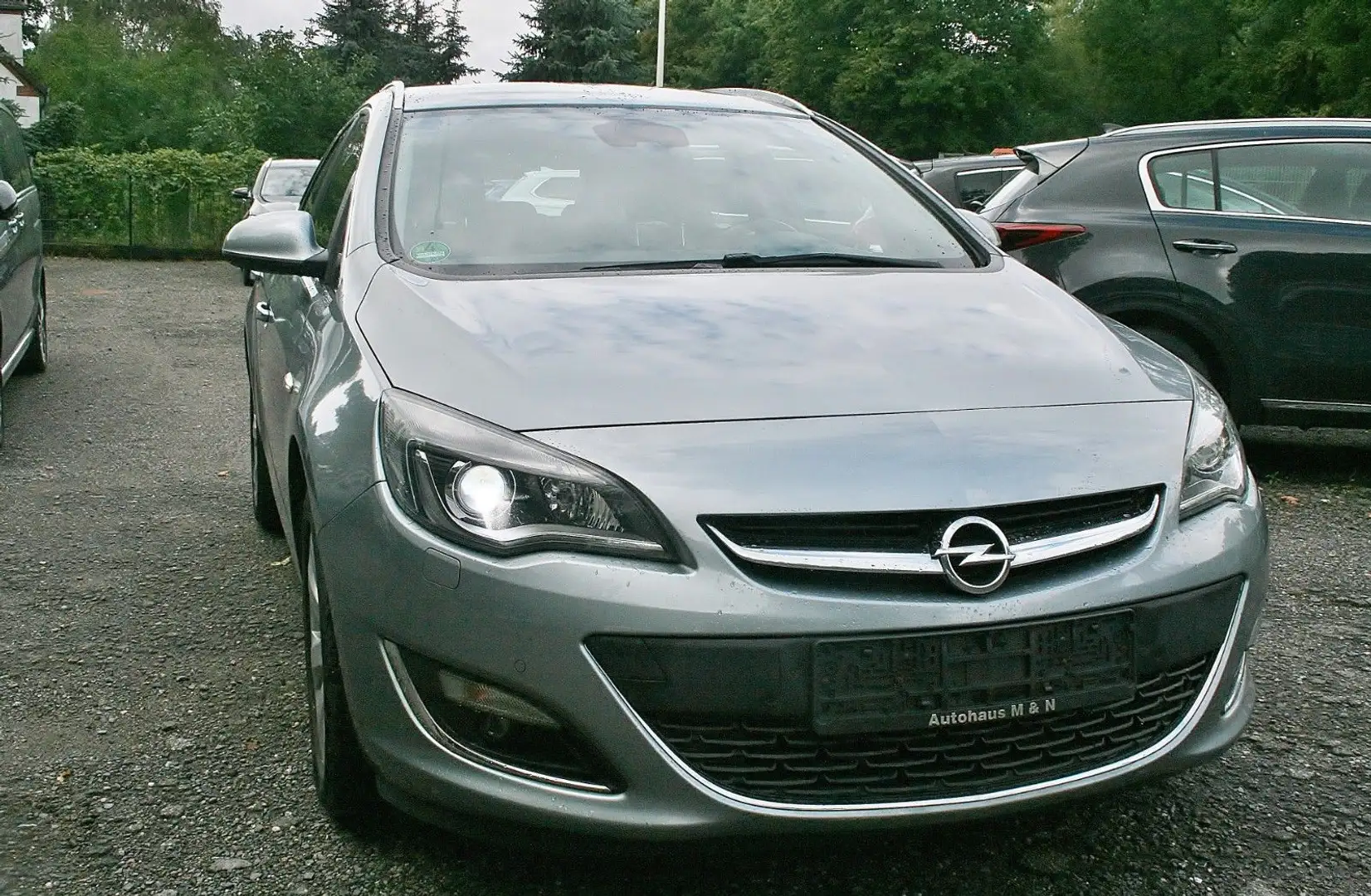 Opel Astra J Sports Tourer Exklusiv+Xenon+Navi+HZ+PDC Argent - 1