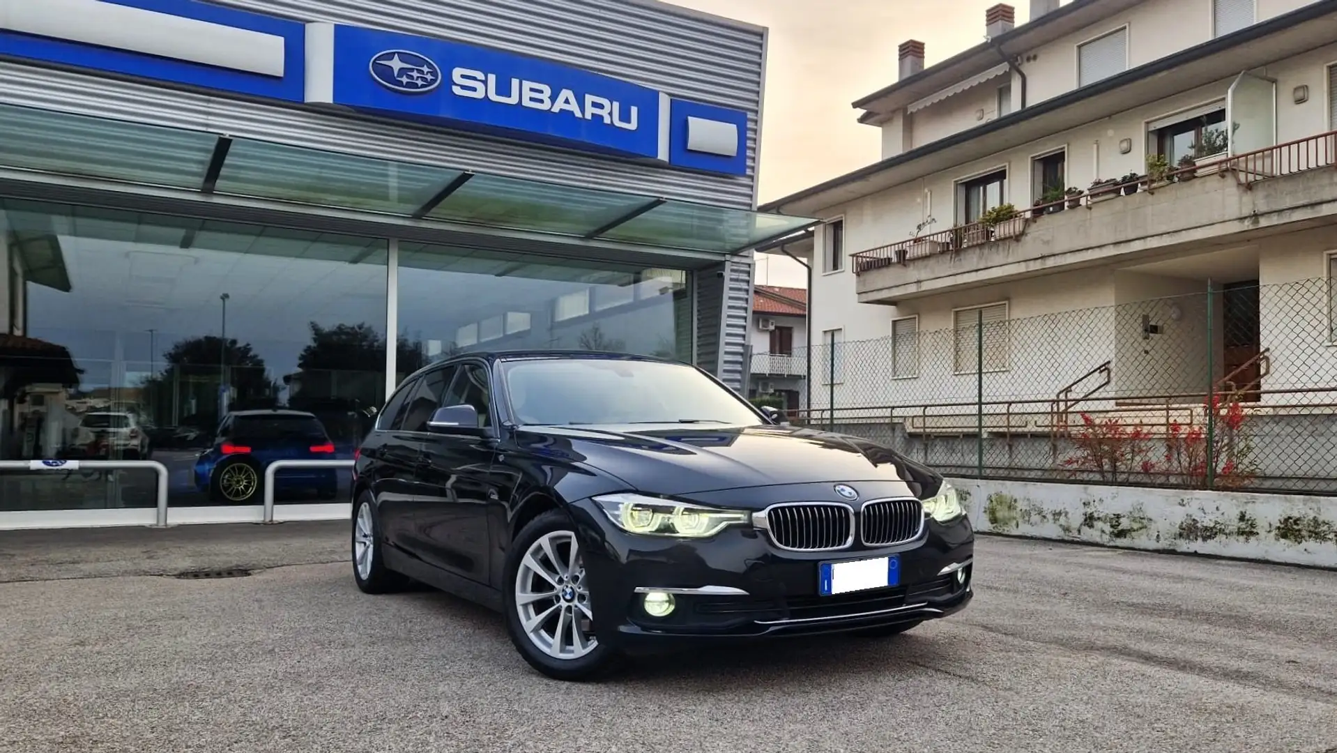 BMW 318 318d Touring Luxury Cambio Automatico Nero - 1