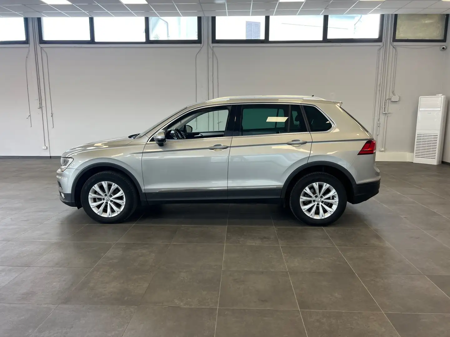 Volkswagen Tiguan Tiguan 2.0 TDI SCR DSG 4MOTION Business BMT Grau - 2