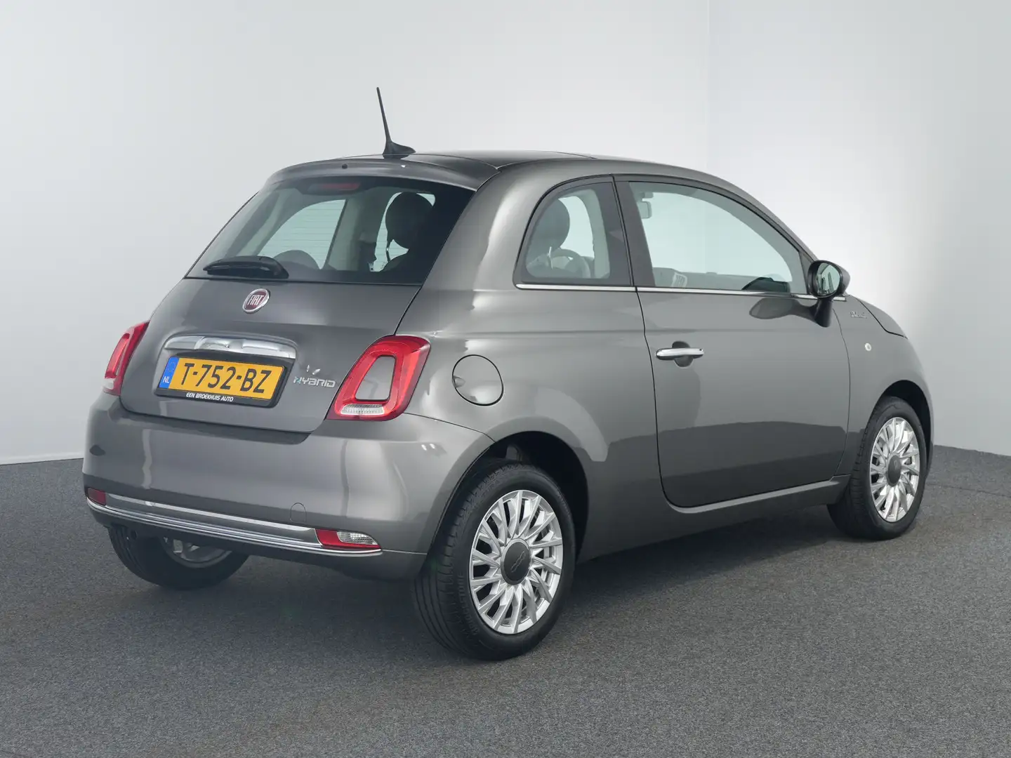 Fiat 500 1.0 70PK HYBRID DOLCEVITA AIRCO / 15"LMV / CRUISEC Grau - 2