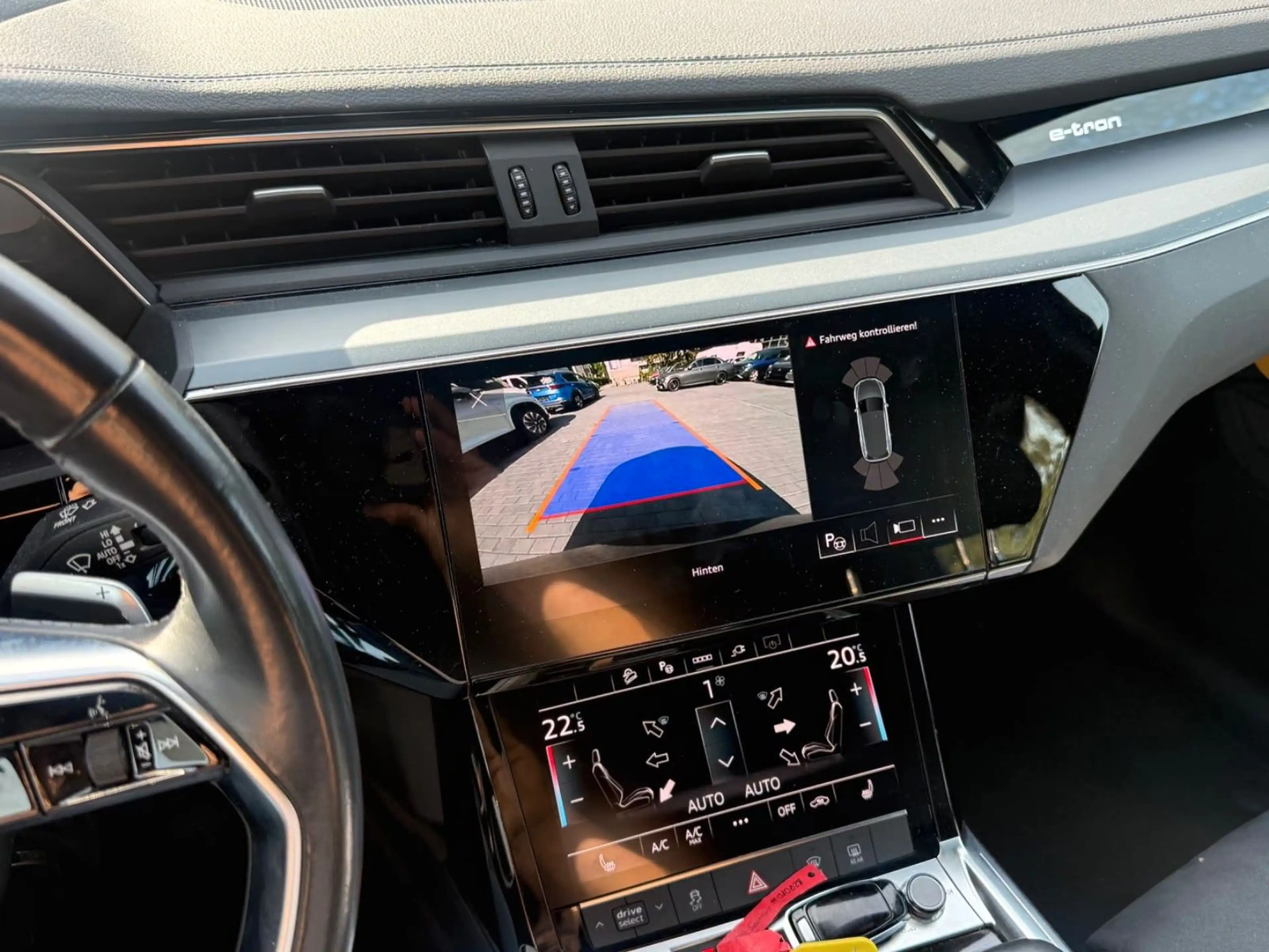 Audi Q8 e-tron e-tron 55 quattro S line — photo 7