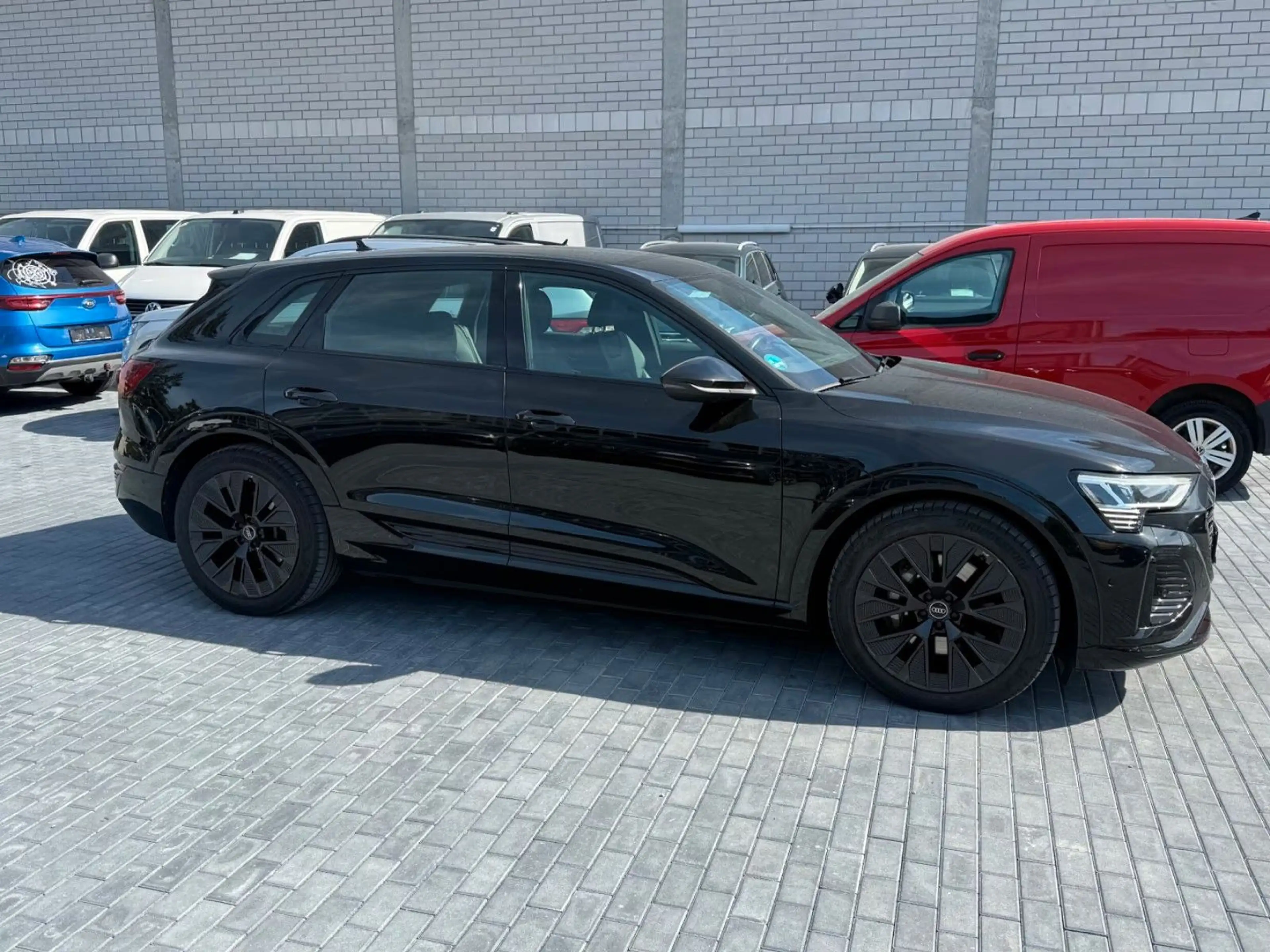 Audi Q8 e-tron e-tron 55 quattro S line — photo 4