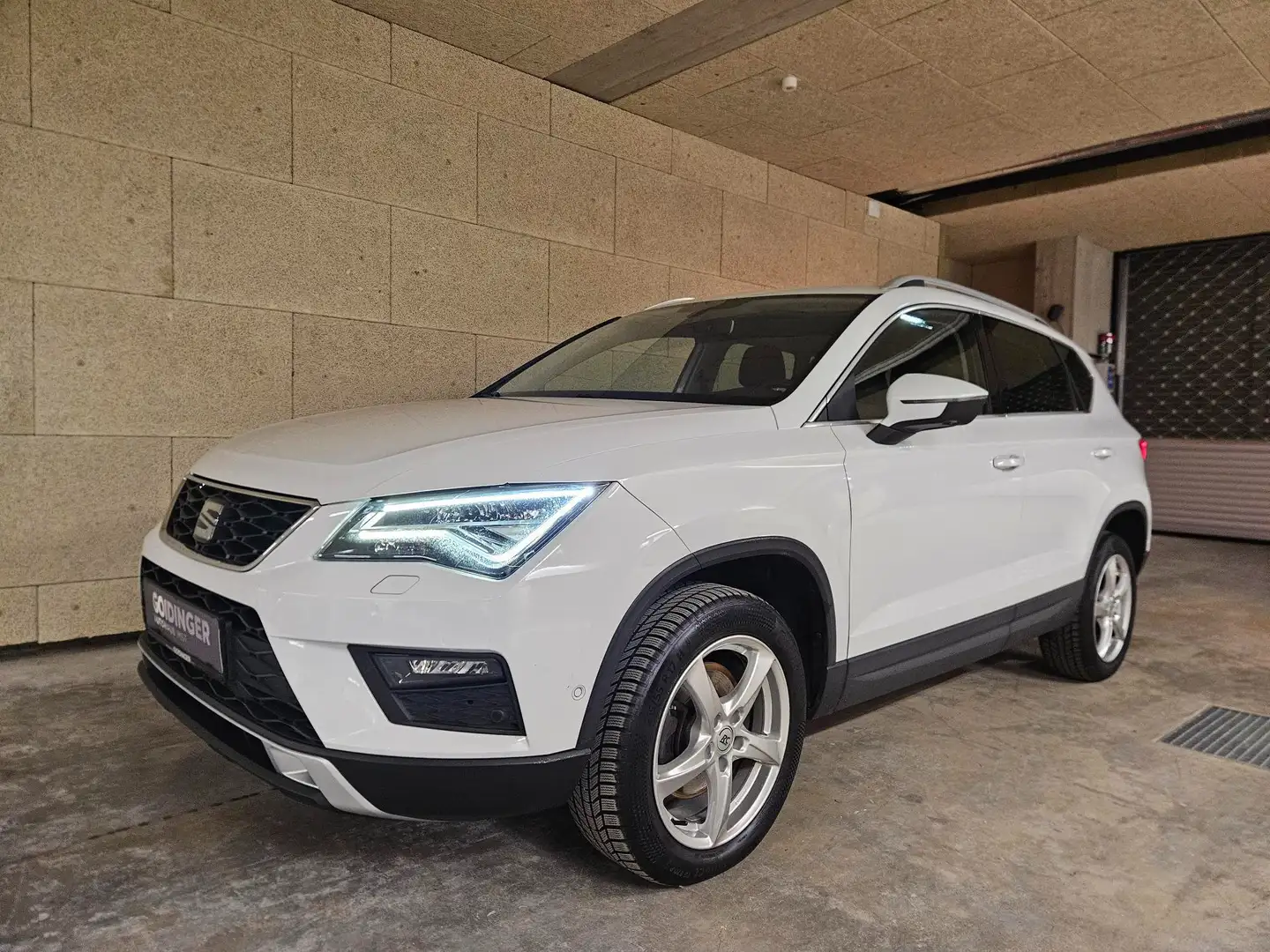 SEAT Ateca Style 1,6TDI Weiß - 1