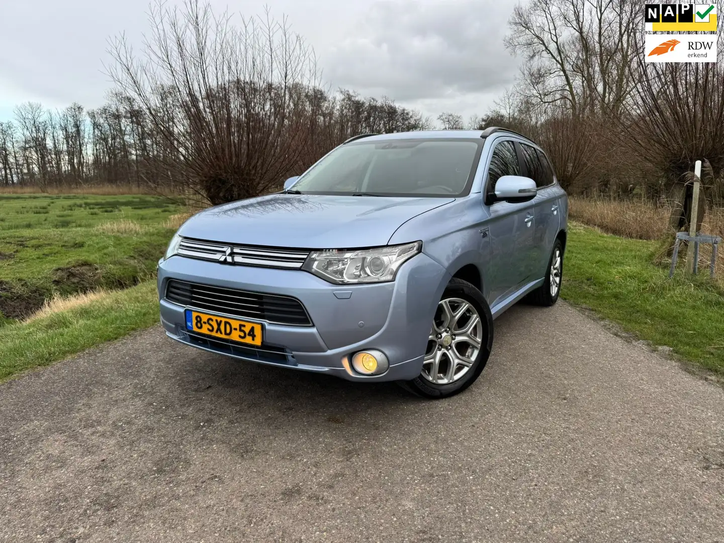 Mitsubishi Outlander 2.0 PHEV Instyle / Automaat / LM Velgen / Leder/ C Bleu - 1