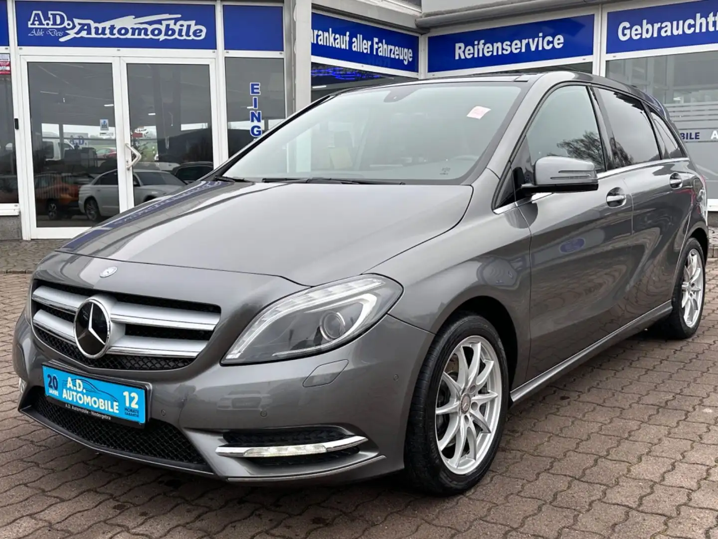 Mercedes-Benz B 220 B 4Matic/Panorama/Sitzheizung Grau - 1