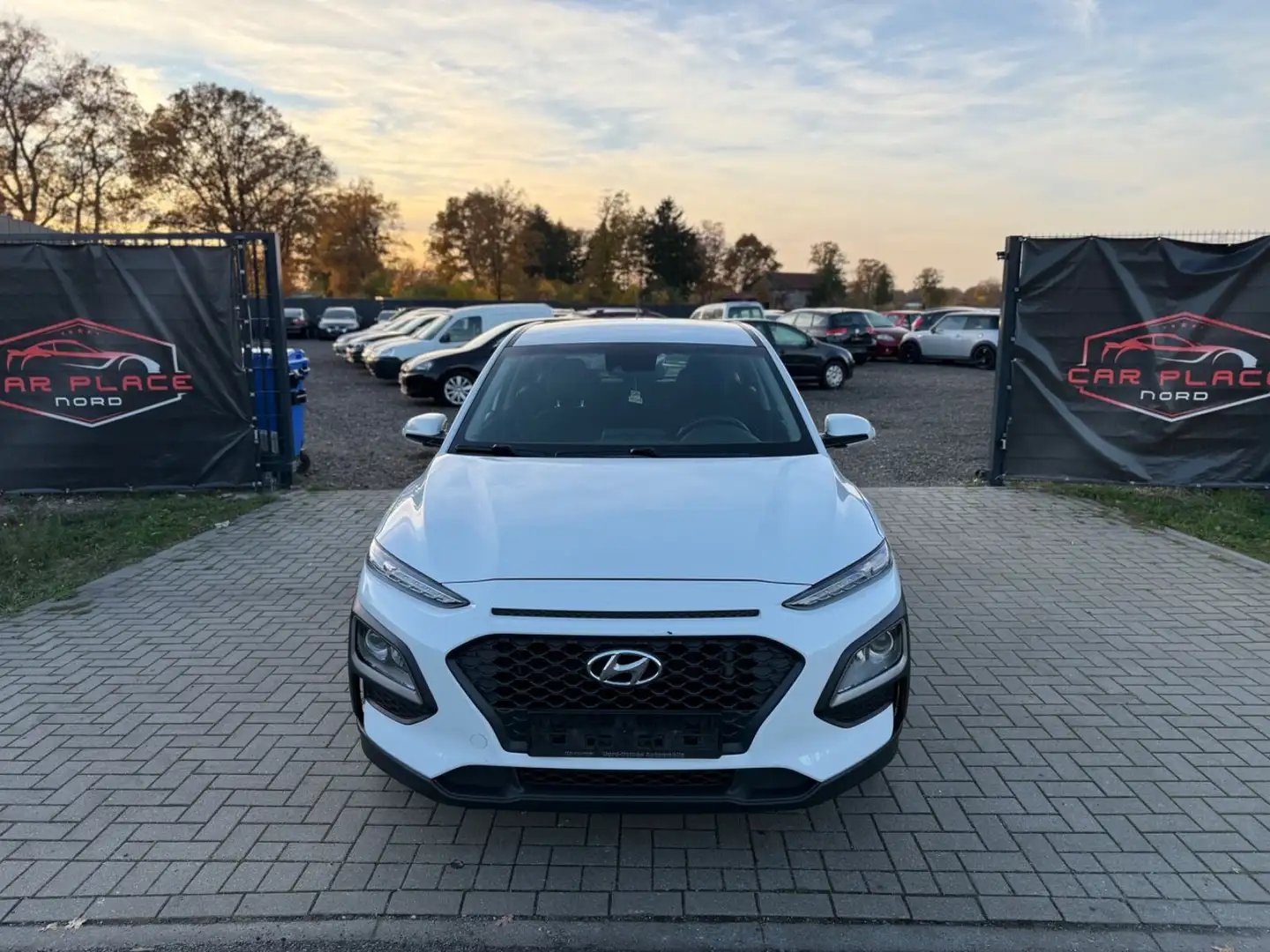 Hyundai KONA Pure 2WD TÜV NEU/KLIMA/SHZ/LENKRADHEIZUNG Weiß - 2