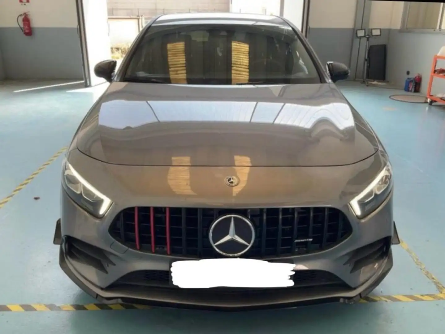 Mercedes-Benz A 220 Automatic Premium *ALLESTIMENTO AMG* Grigio - 2