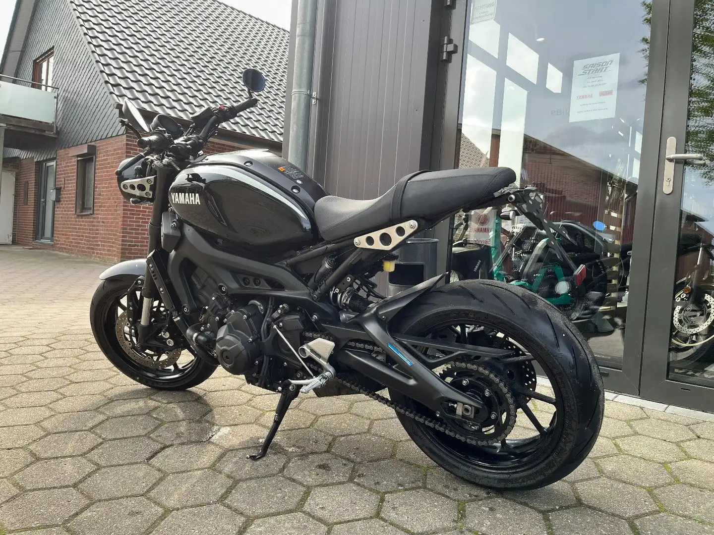 Yamaha XSR 900 Negro - 2