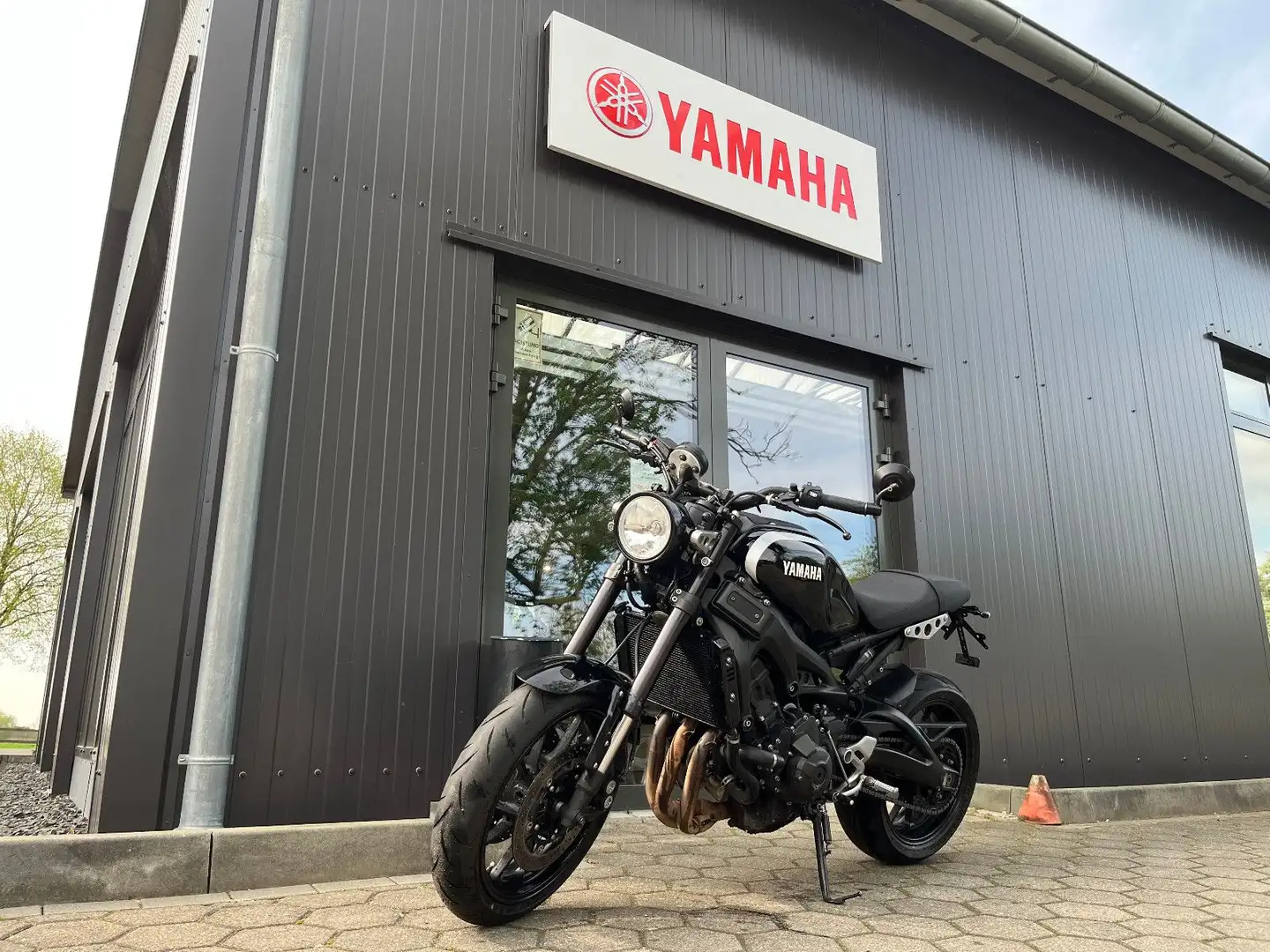 Yamaha XSR 900 Schwarz - 1