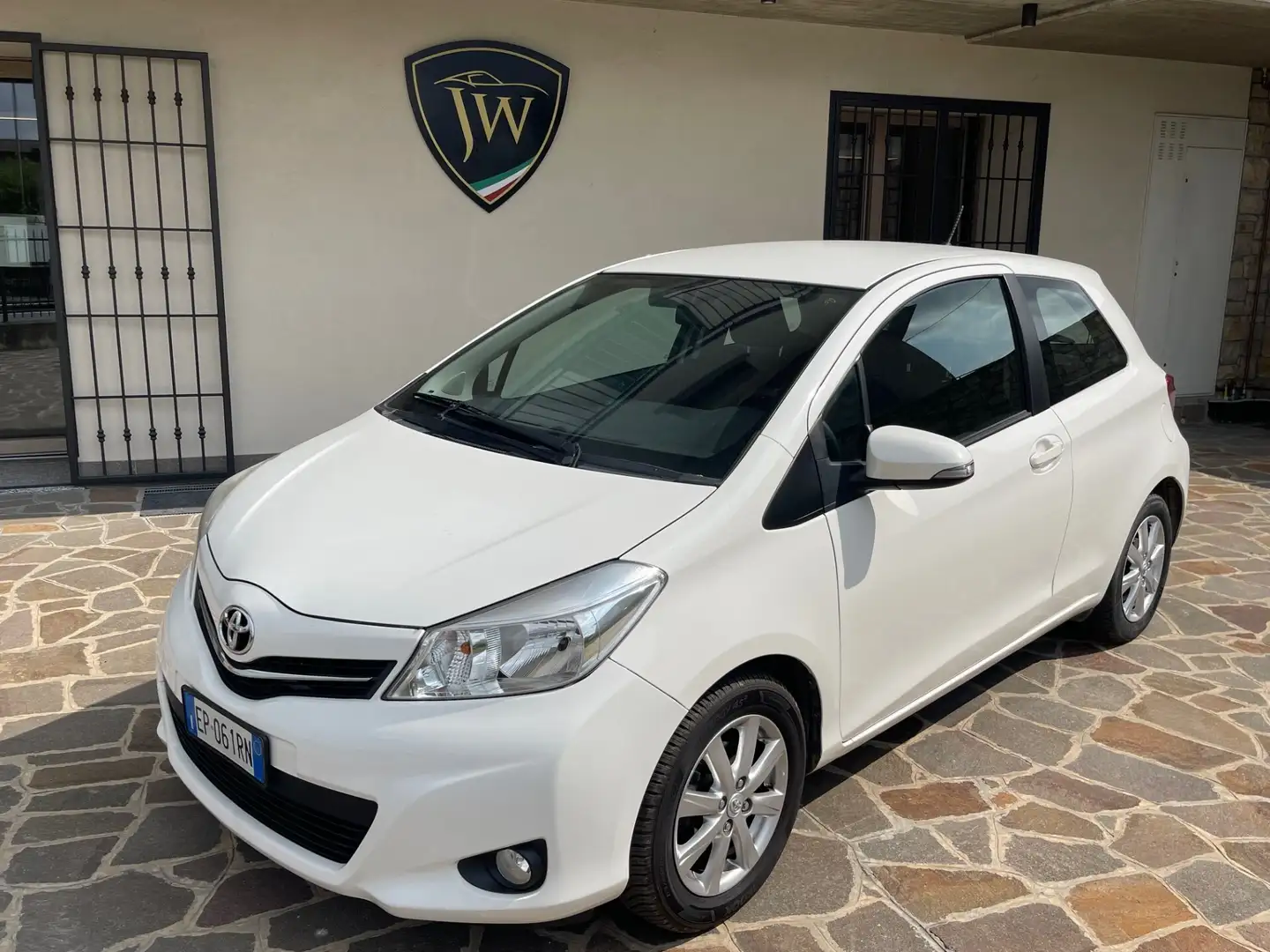 Toyota Yaris 1.0 3 porte Active Weiß - 2