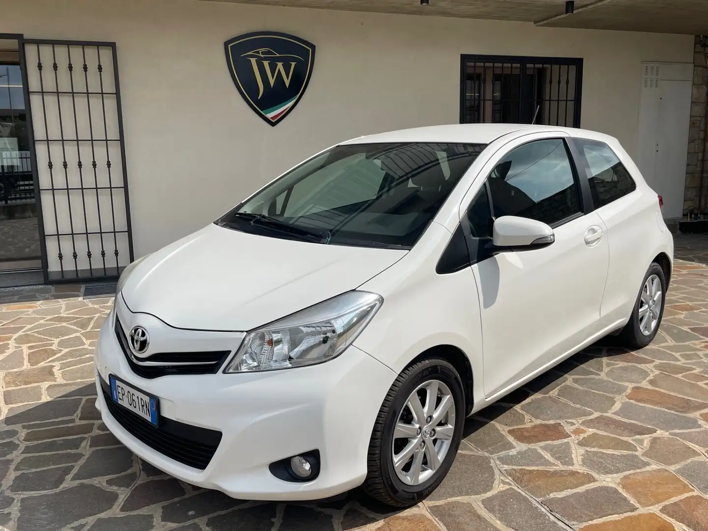 Toyota Yaris 1.0 3 porte Active Weiß - 1