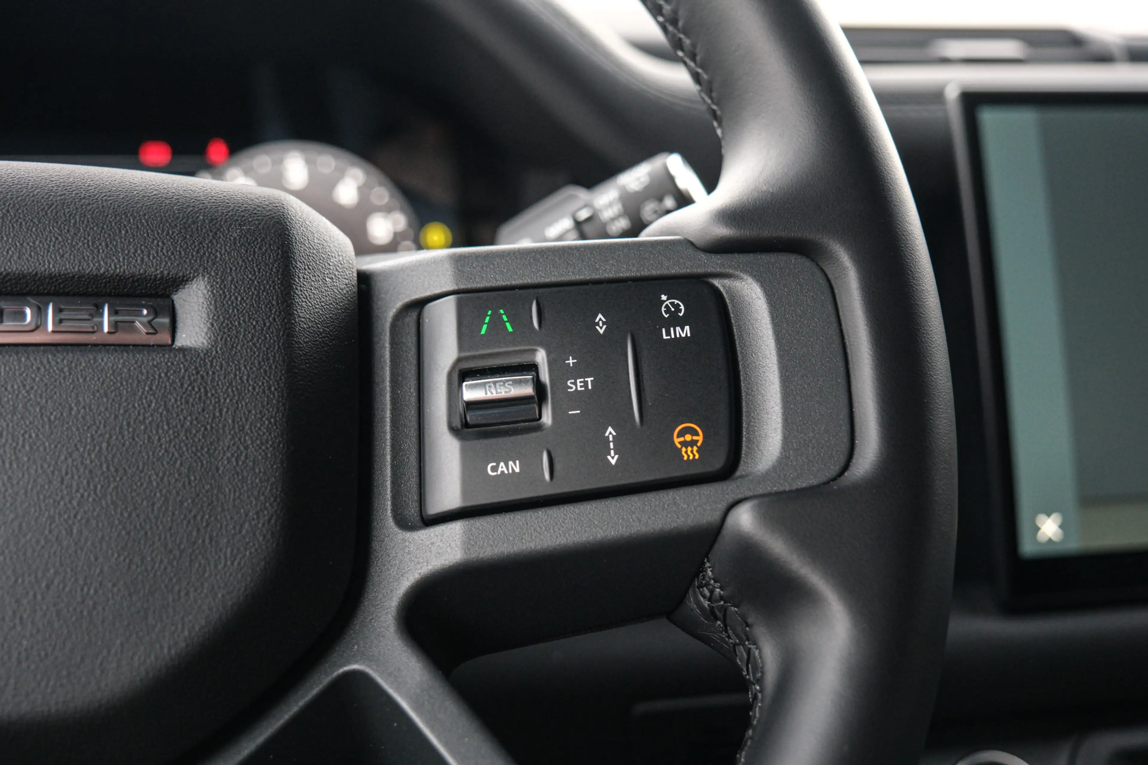 Land Rover Defender 110 P300e X-Dynamic HSE | 5500 KM | Nieuwstaat | B — photo 18