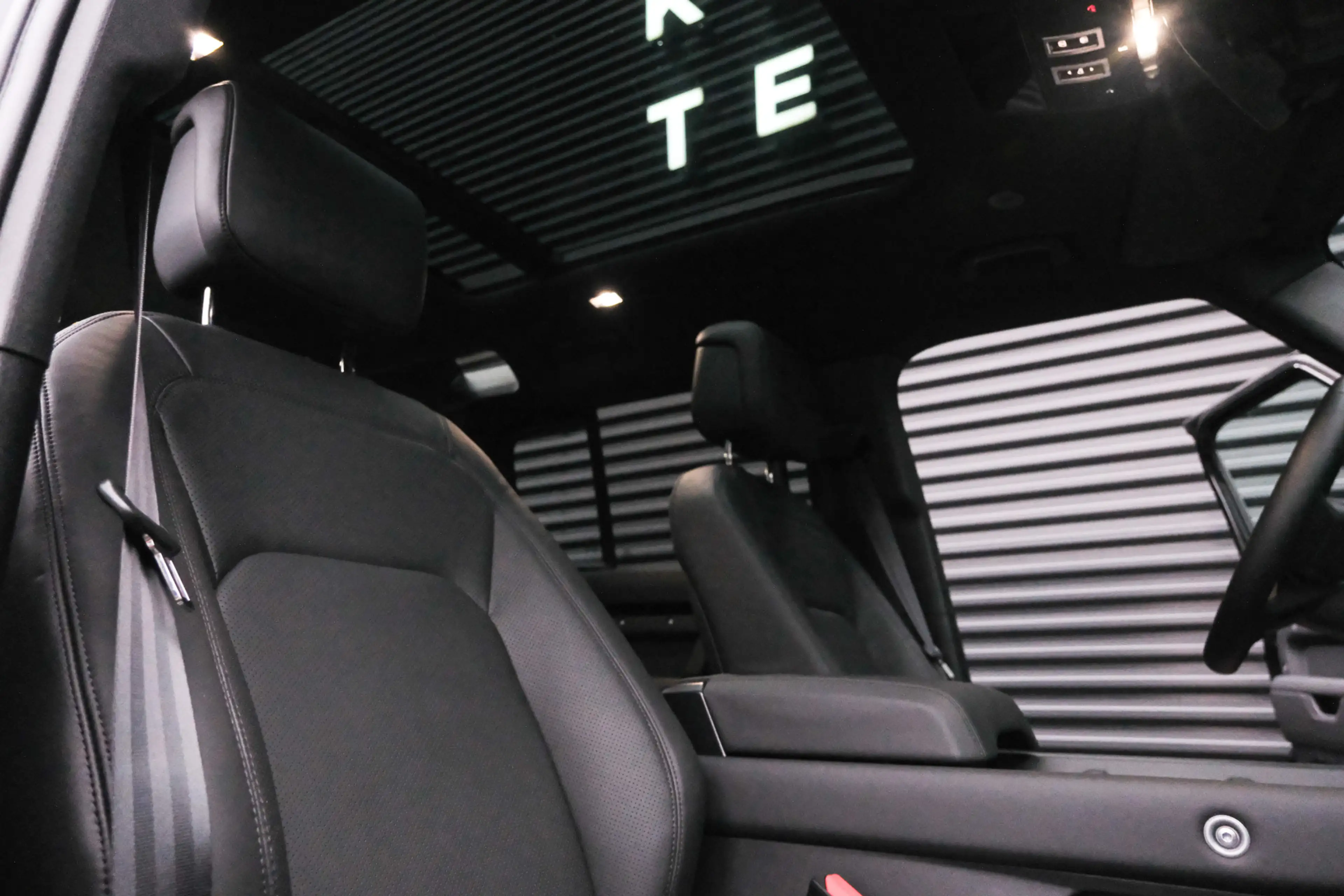 Land Rover Defender 110 P300e X-Dynamic HSE | 5500 KM | Nieuwstaat | B — photo 4