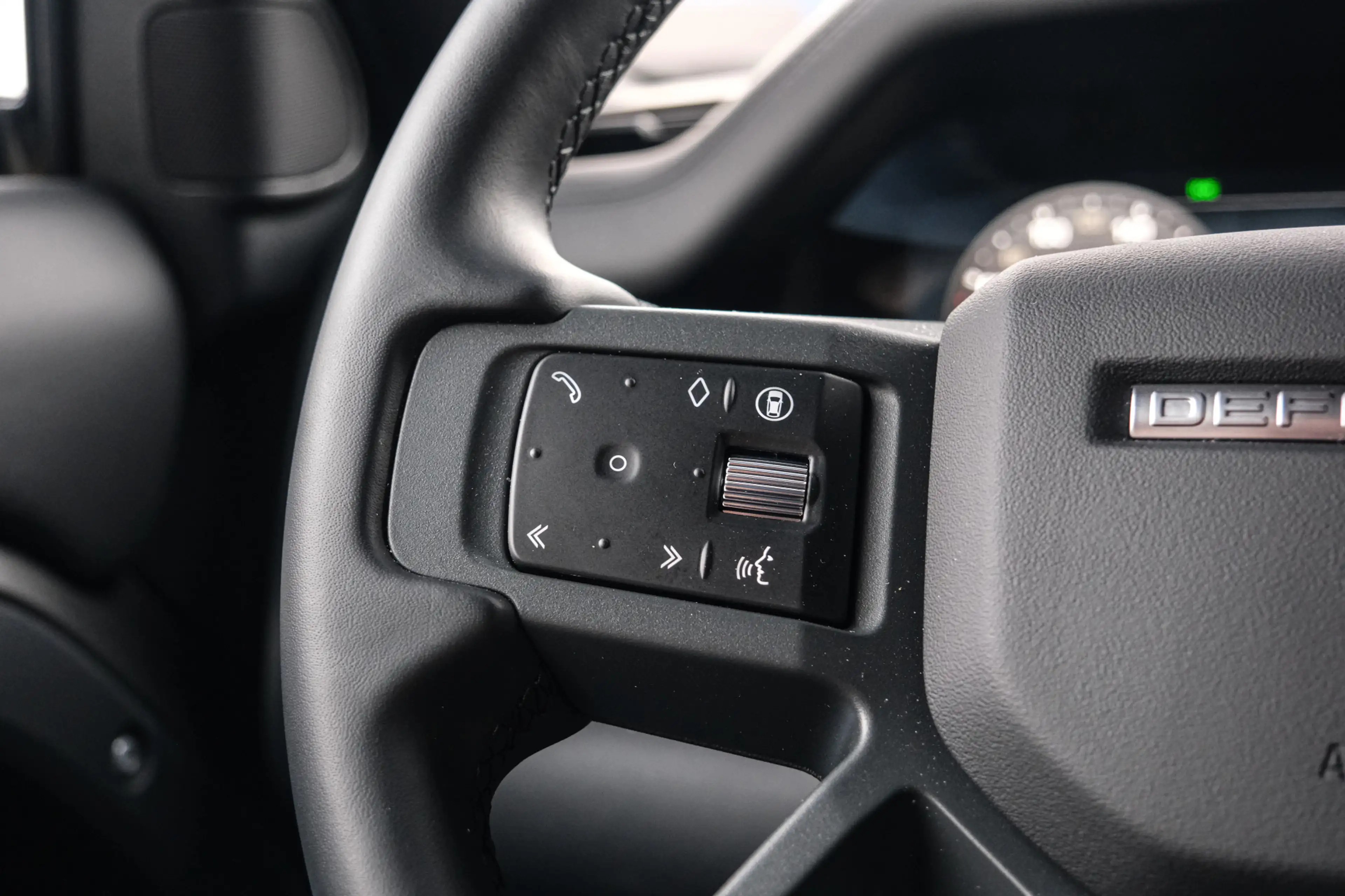 Land Rover Defender 110 P300e X-Dynamic HSE | 5500 KM | Nieuwstaat | B — photo 17