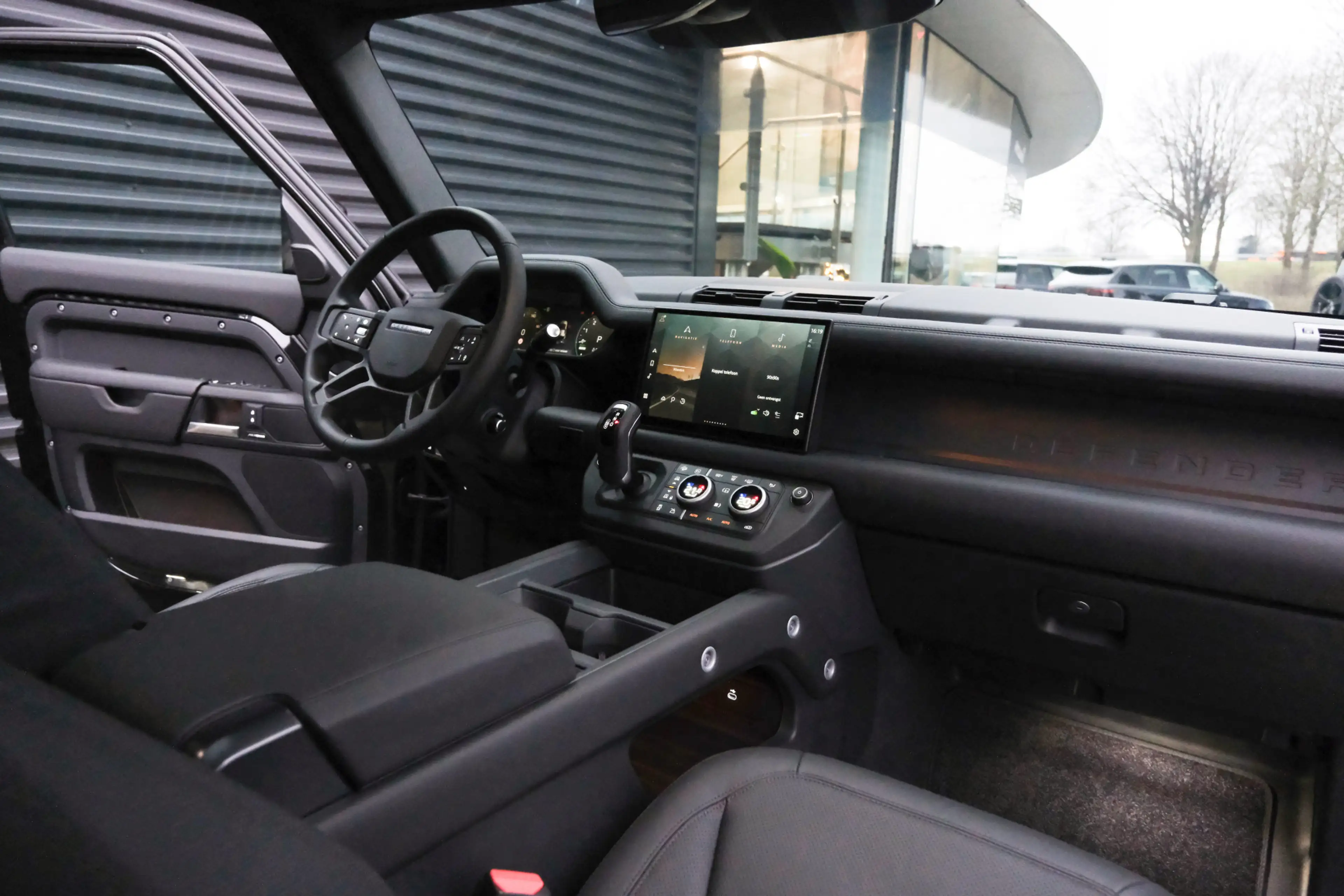 Land Rover Defender 110 P300e X-Dynamic HSE | 5500 KM | Nieuwstaat | B — photo 13