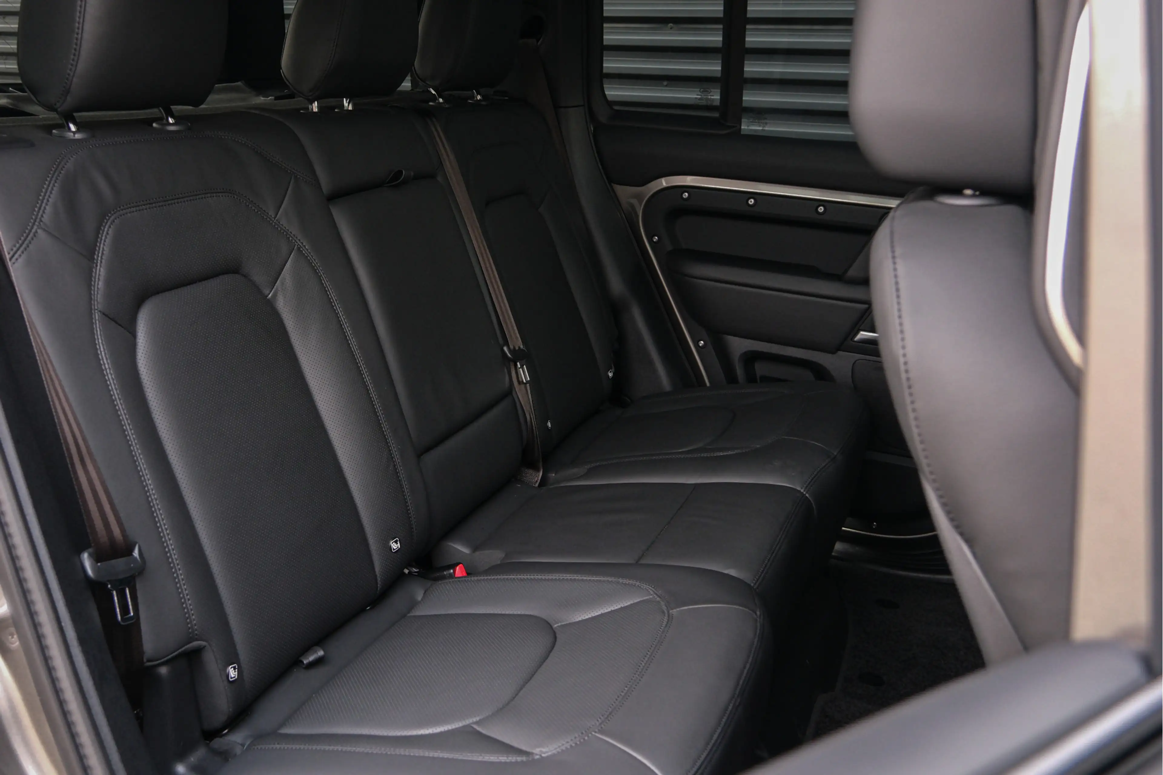 Land Rover Defender 110 P300e X-Dynamic HSE | 5500 KM | Nieuwstaat | B — photo 5