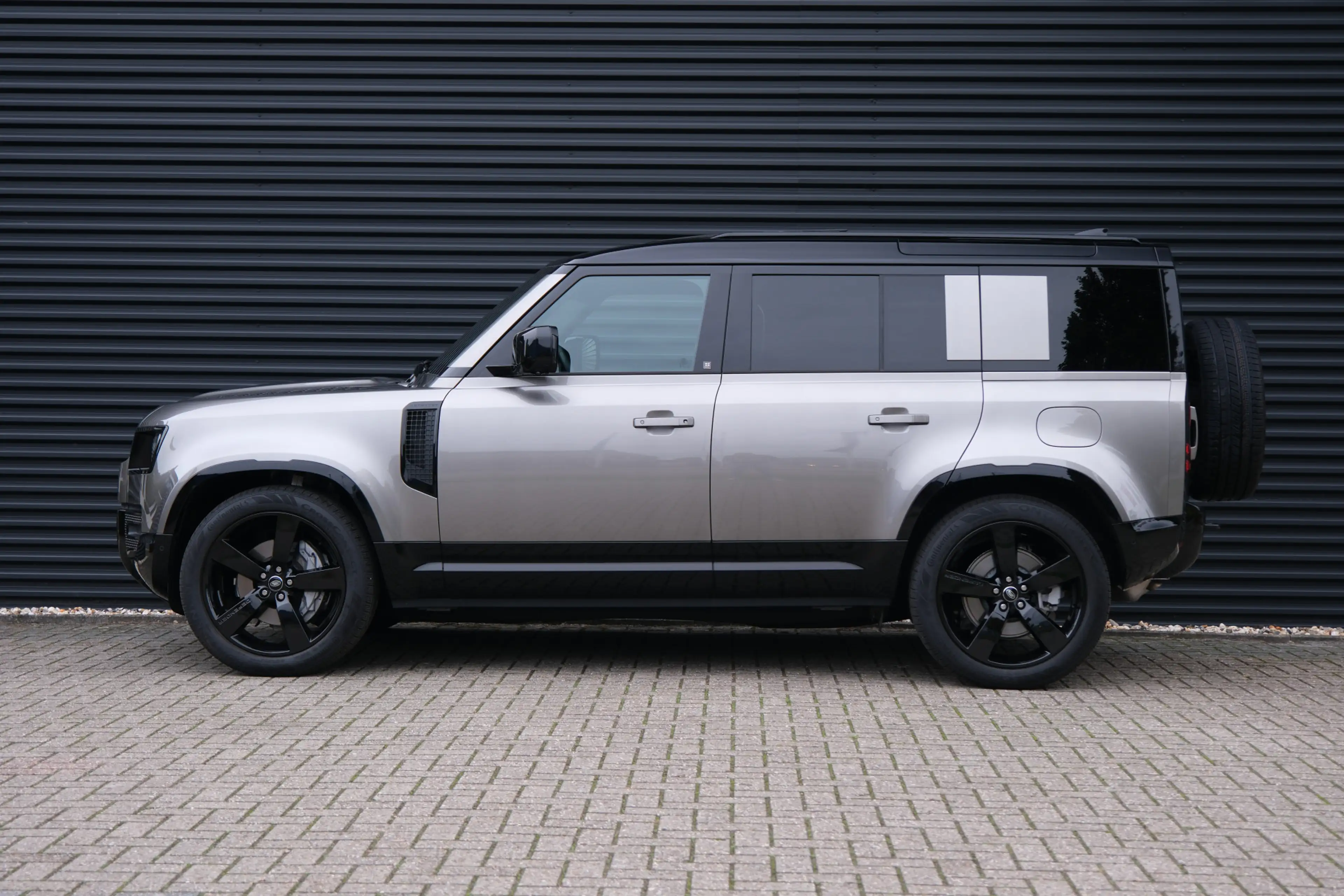 Land Rover Defender 110 P300e X-Dynamic HSE | 5500 KM | Nieuwstaat | B — photo 2