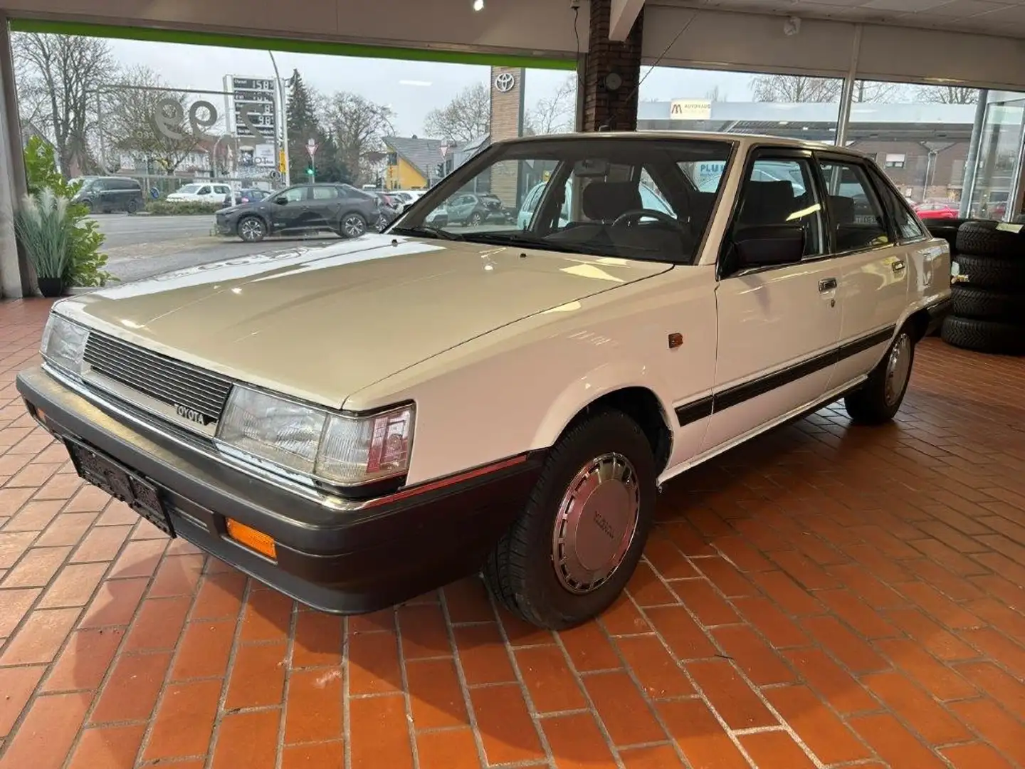 Toyota Camry GLI Super Liftback Automatik H Kennzeichen Oldtime Weiß - 2